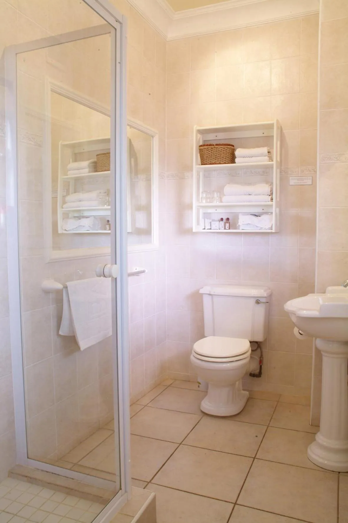 Toilet in Sica's Guest House