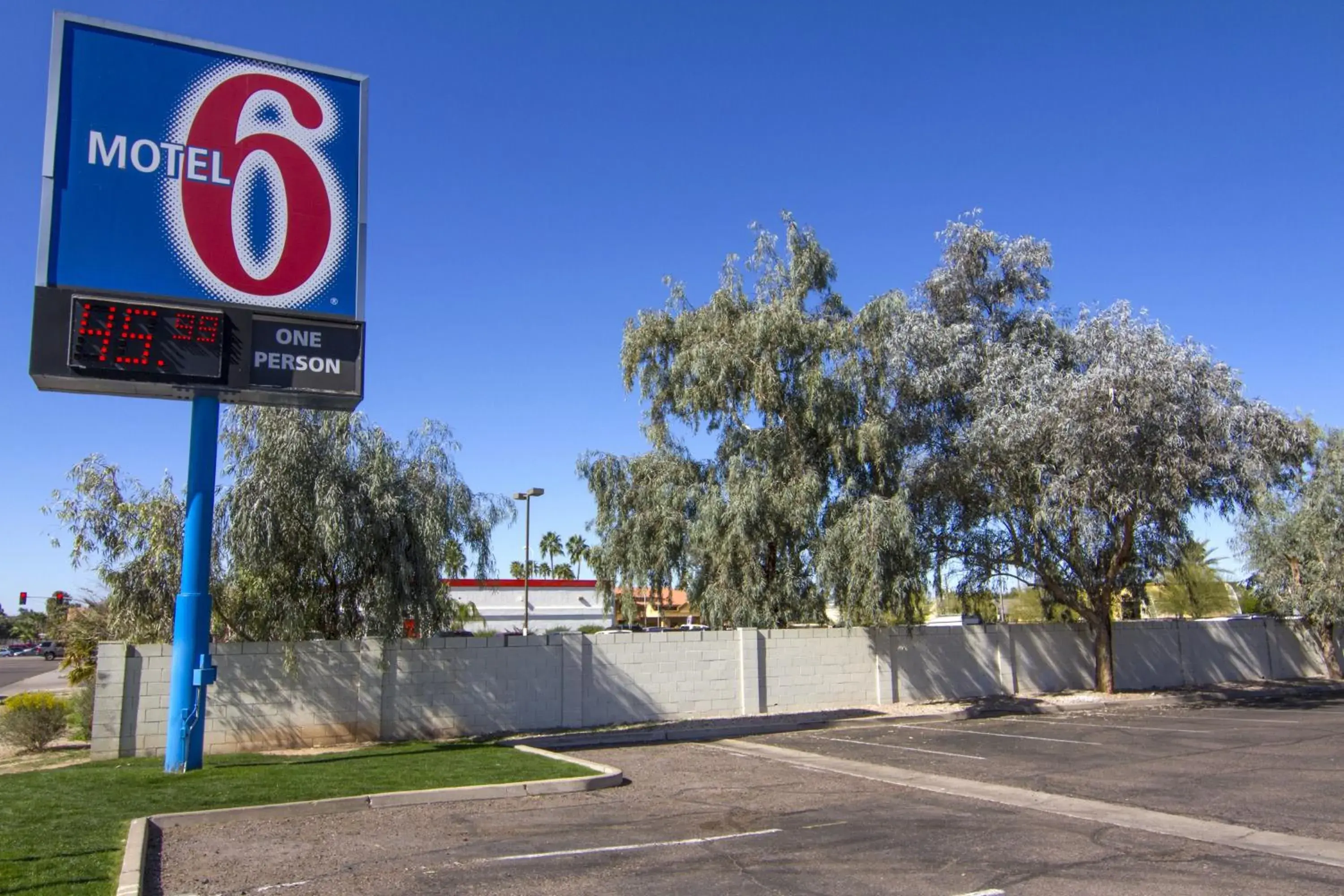 Facade/entrance in Motel 6 Mesa North