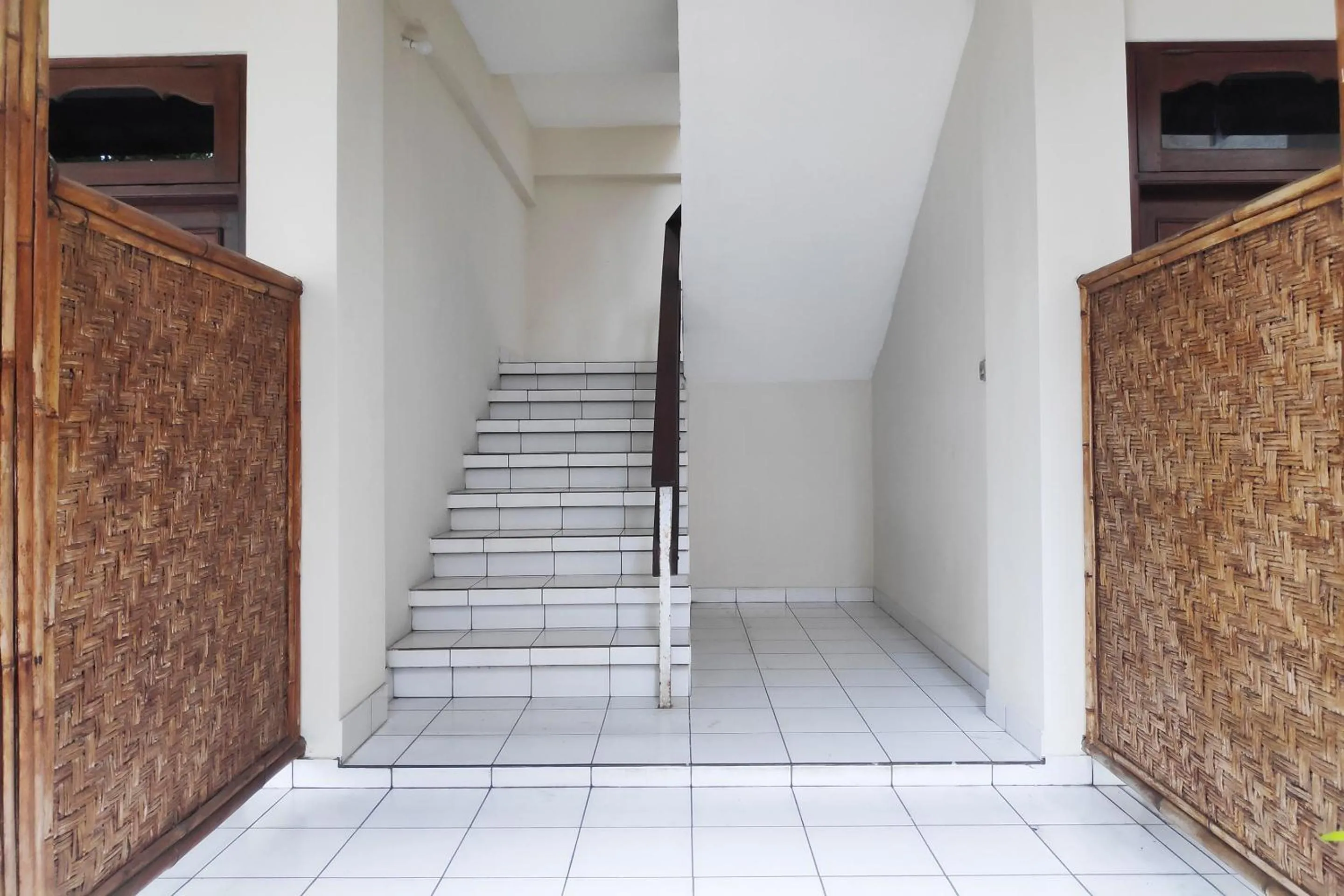 Lobby or reception in SPOT ON 2426 Hotel Aget Jaya Ii