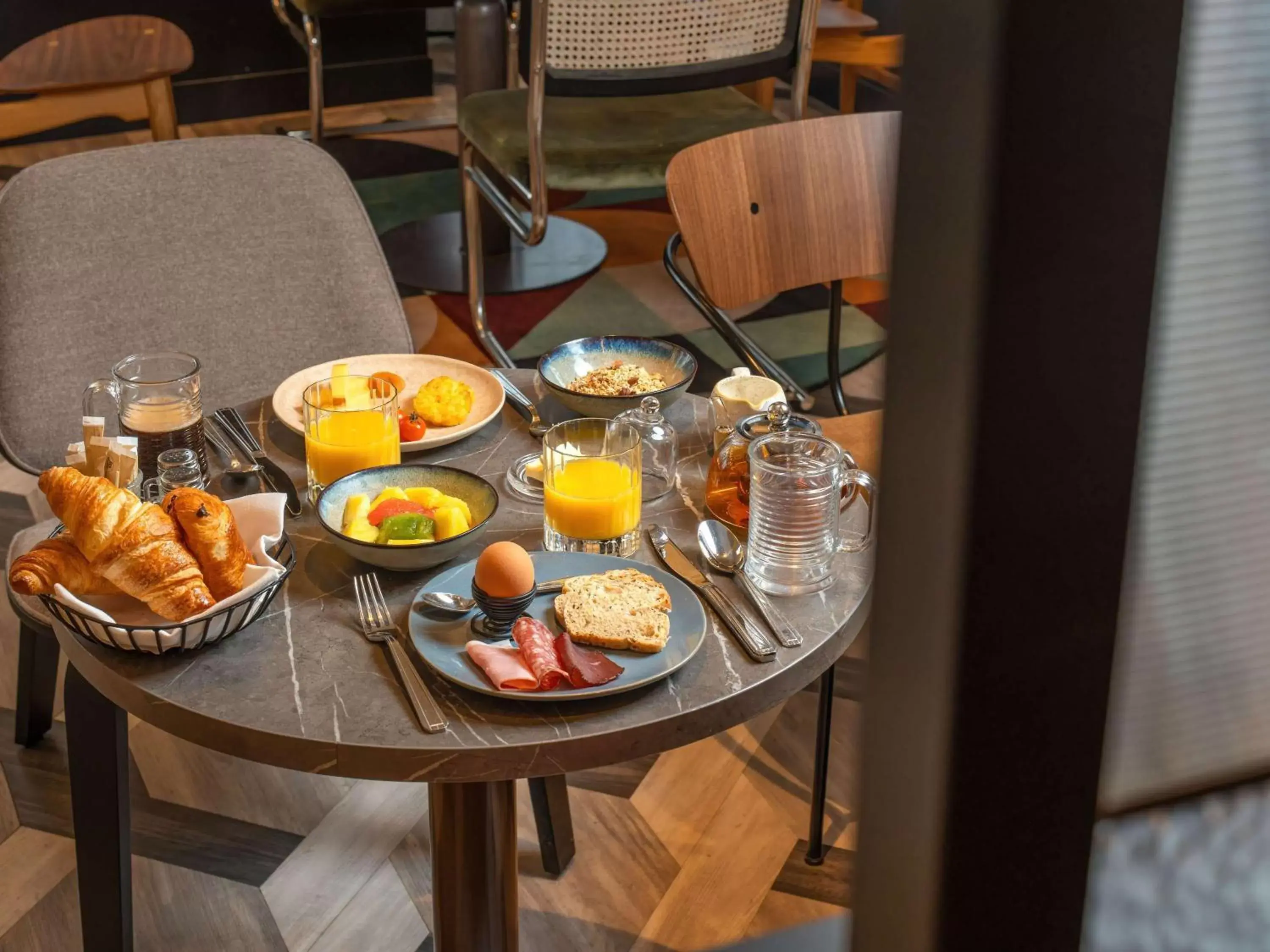 Breakfast in Le Splendid Hotel Lac D'Annecy - Handwritten Collection