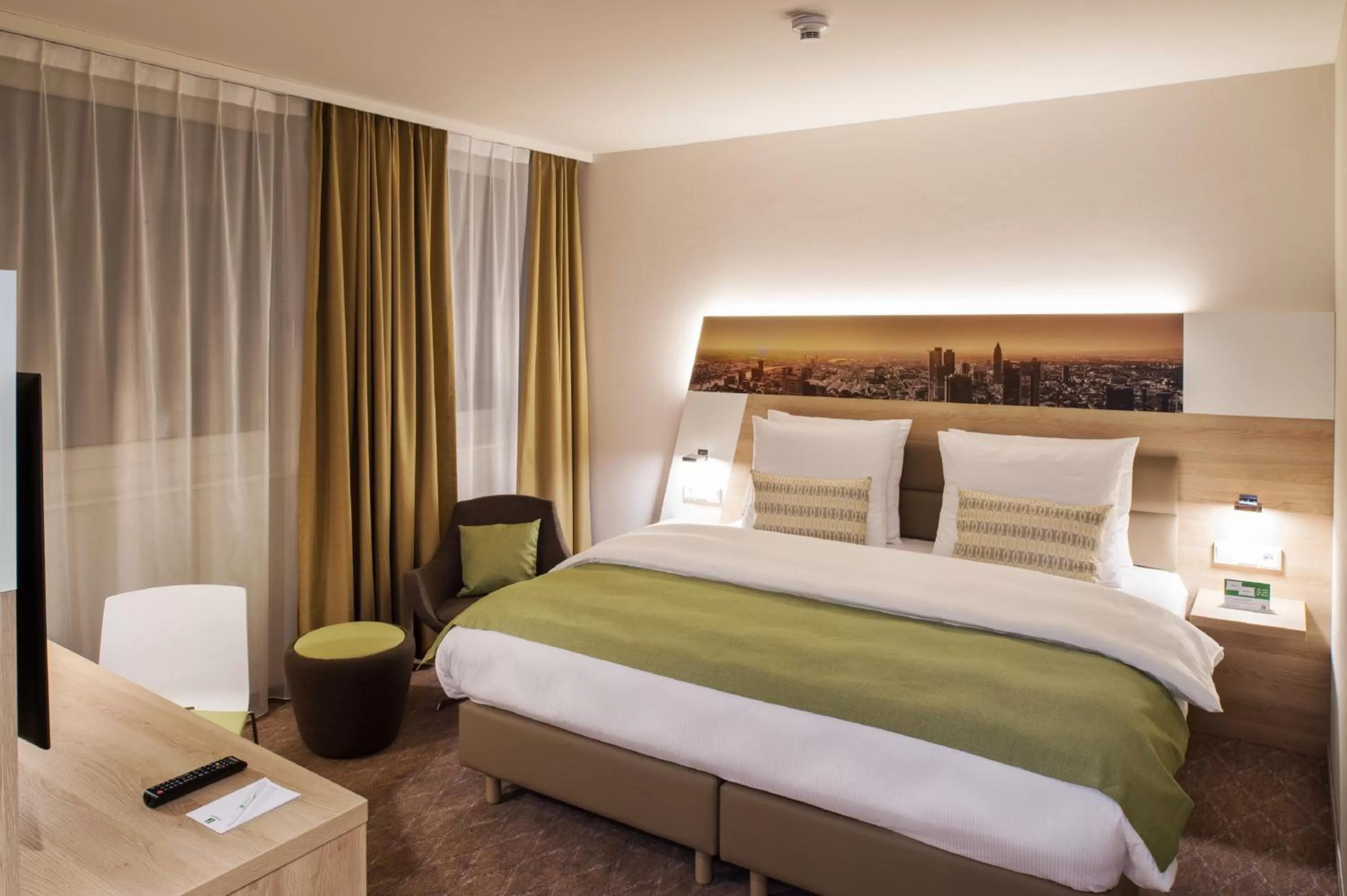 Photo of the whole room, Bed in Holiday Inn Frankfurt Airport by IHG
