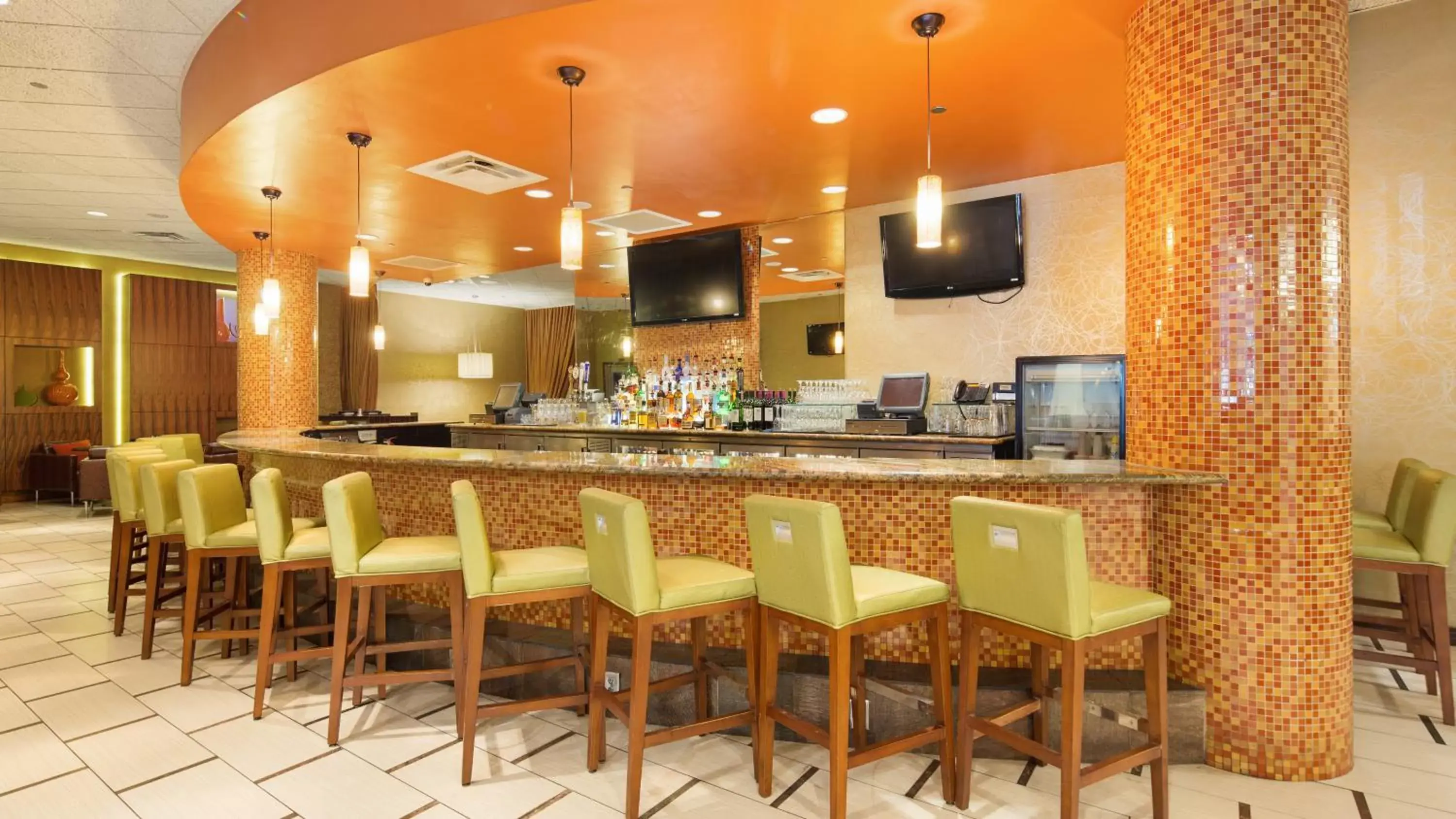Lounge/Bar in The Florida Hotel & Conference Center in the Florida Mall
