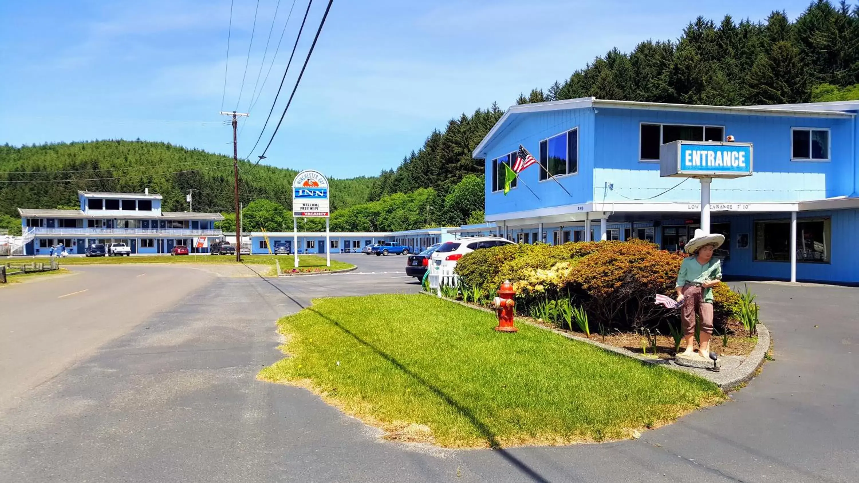 Facade/entrance, Property Building in Winchester Bay Inn