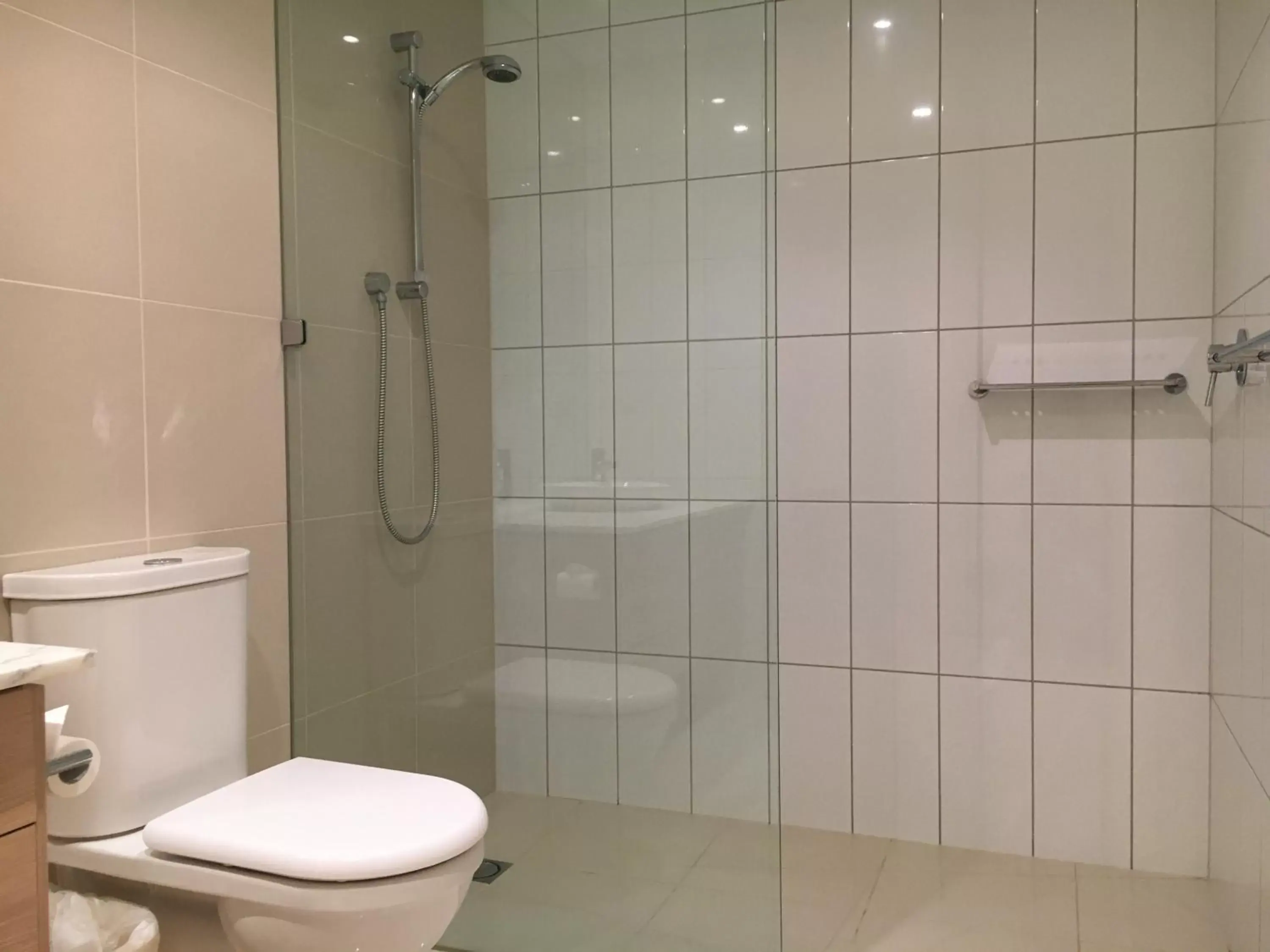 Property building, Bathroom in Grand Mercure Allegra Hervey Bay