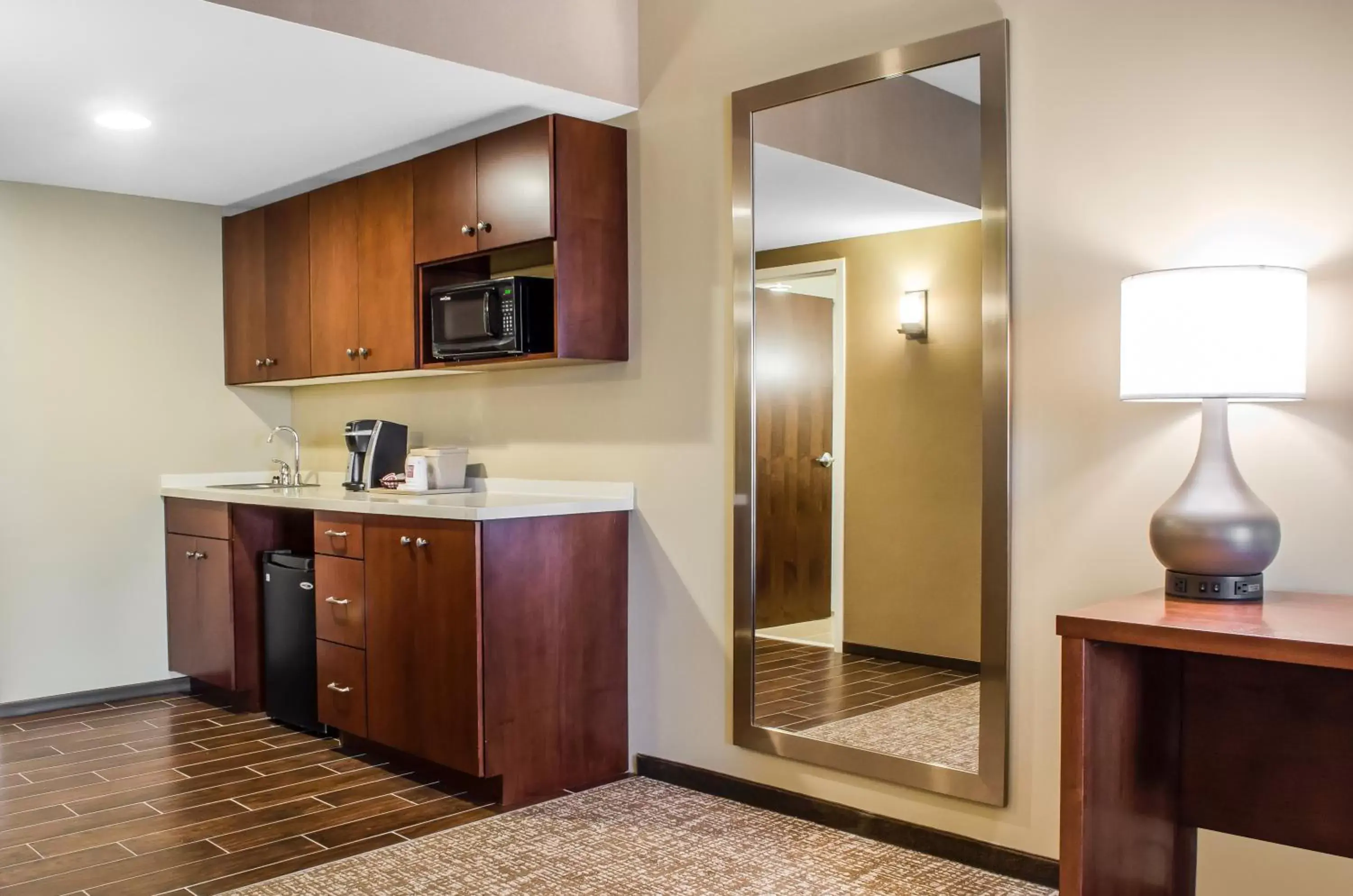 Kitchen or kitchenette, Kitchen/Kitchenette in Comfort Suites Manheim - Lancaster