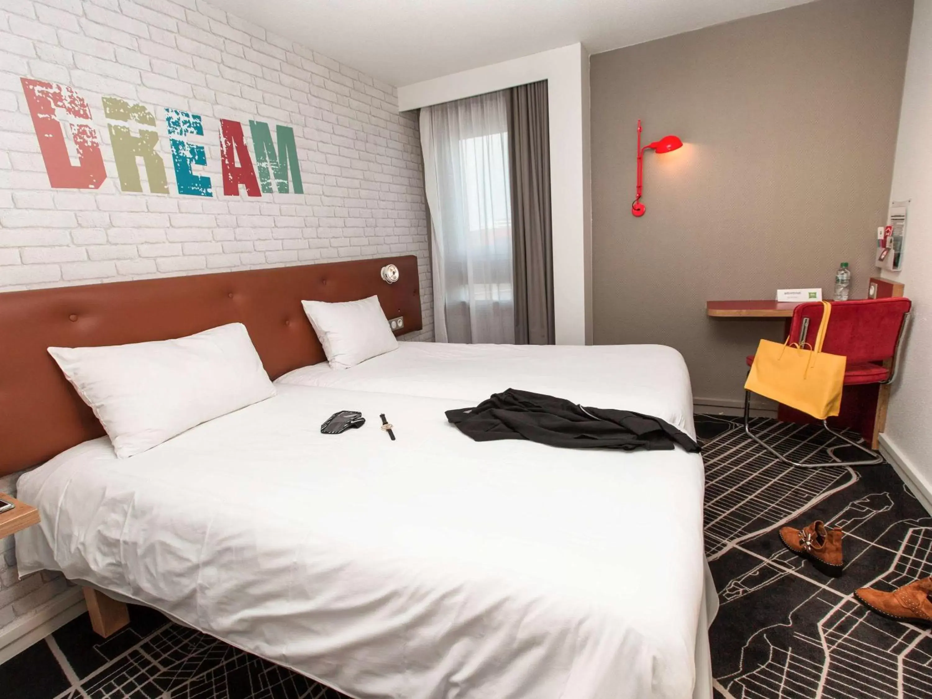 Photo of the whole room, Bed in ibis Styles Chartres Métropole