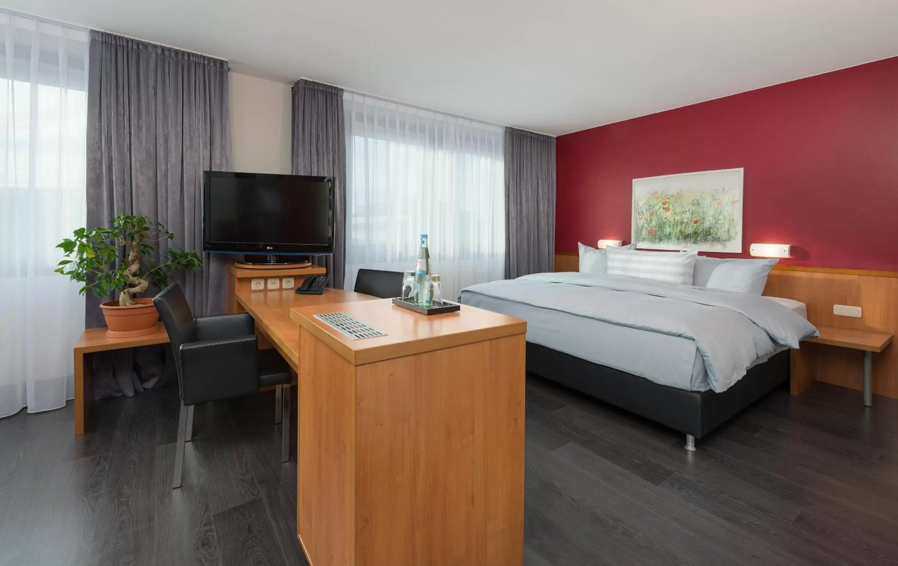Photo of the whole room, TV/Entertainment Center in Hotel Wolfsburg Centrum, Affiliated by Meliá