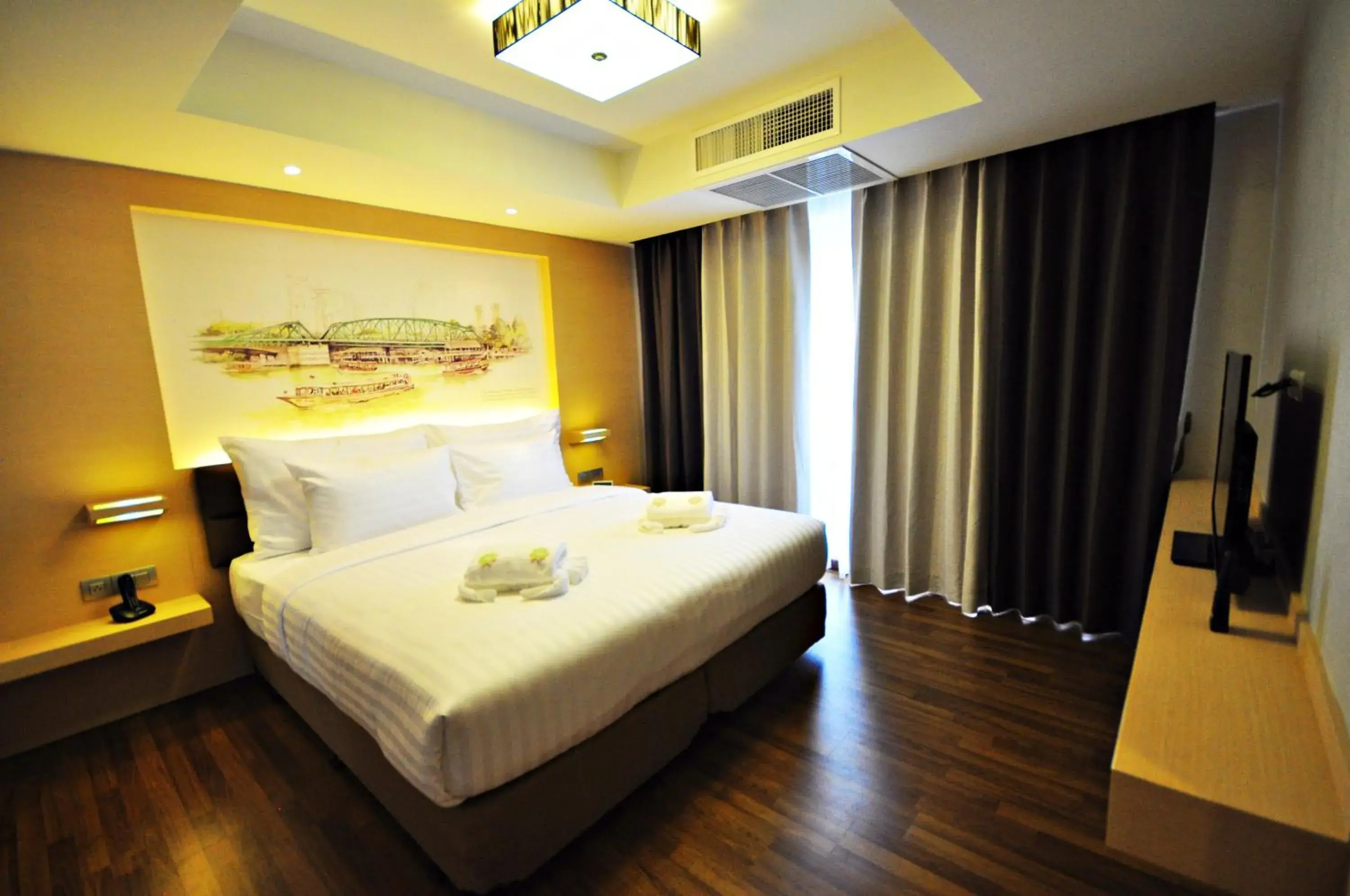 TV and multimedia, Bed in Parinda Hotel