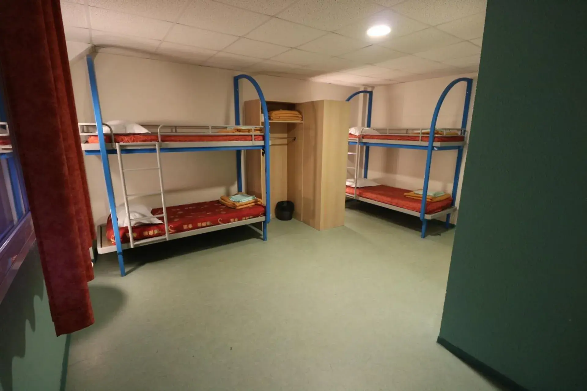 Bed, Bunk Bed in Ethic Etapes Dijon