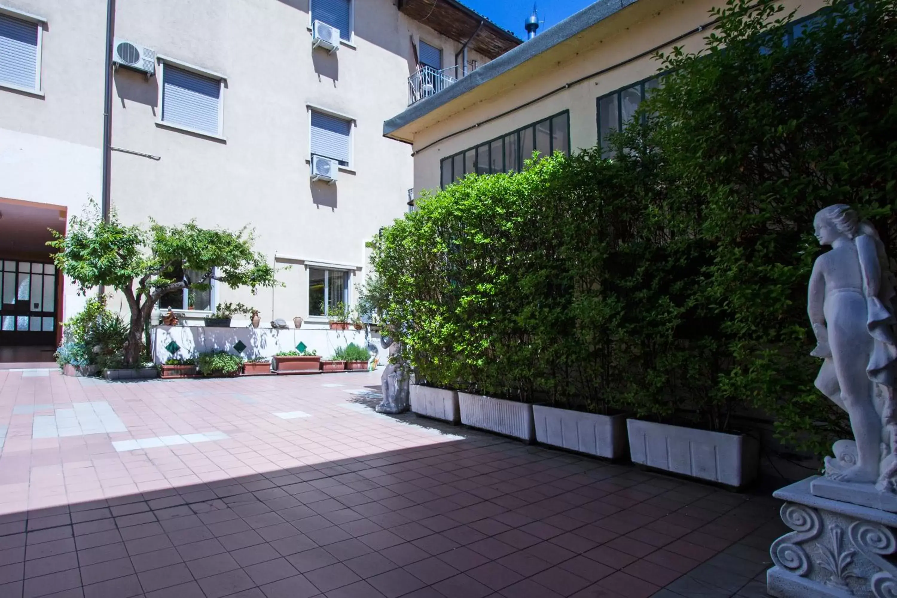 Property building, Facade/Entrance in Hotel Adriano