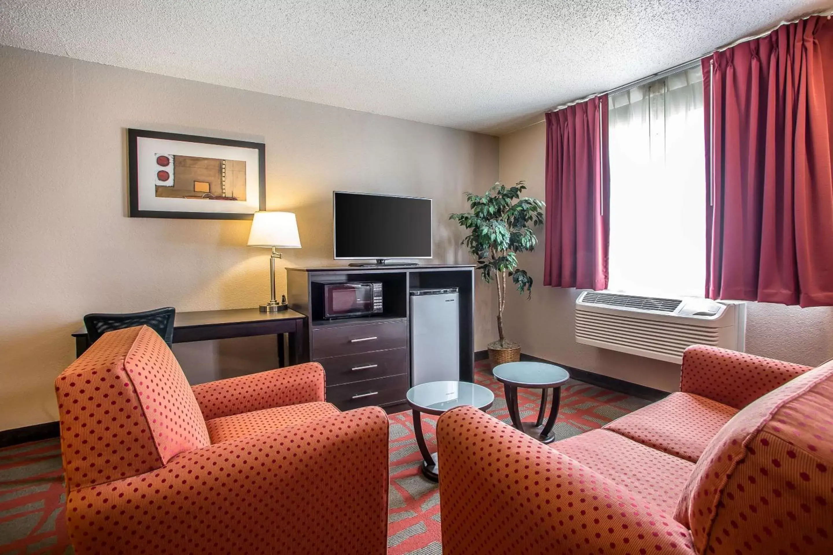 Photo of the whole room, Seating Area in Quality Inn & Suites West Bend