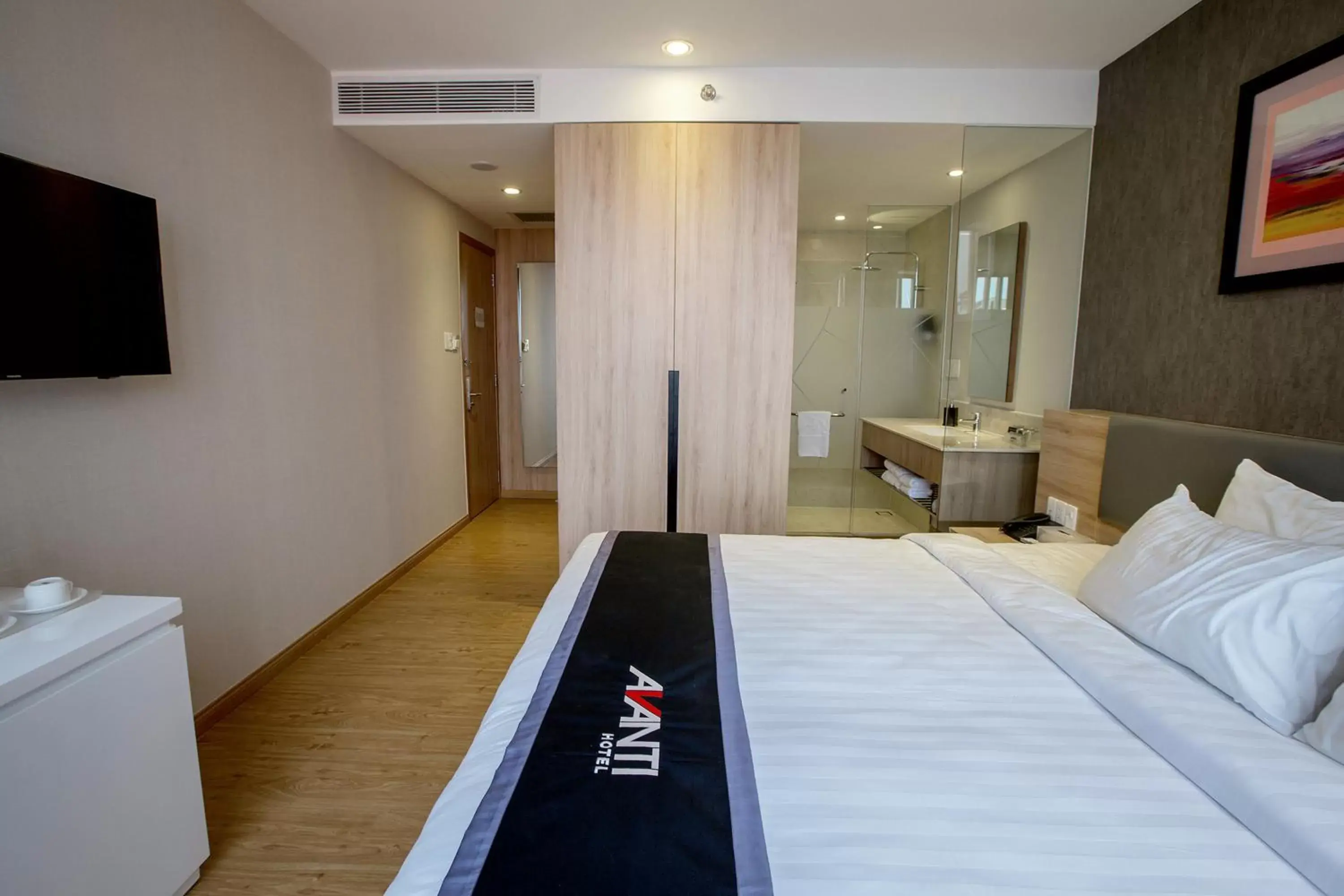 Bed, Room Photo in Avanti Hotel
