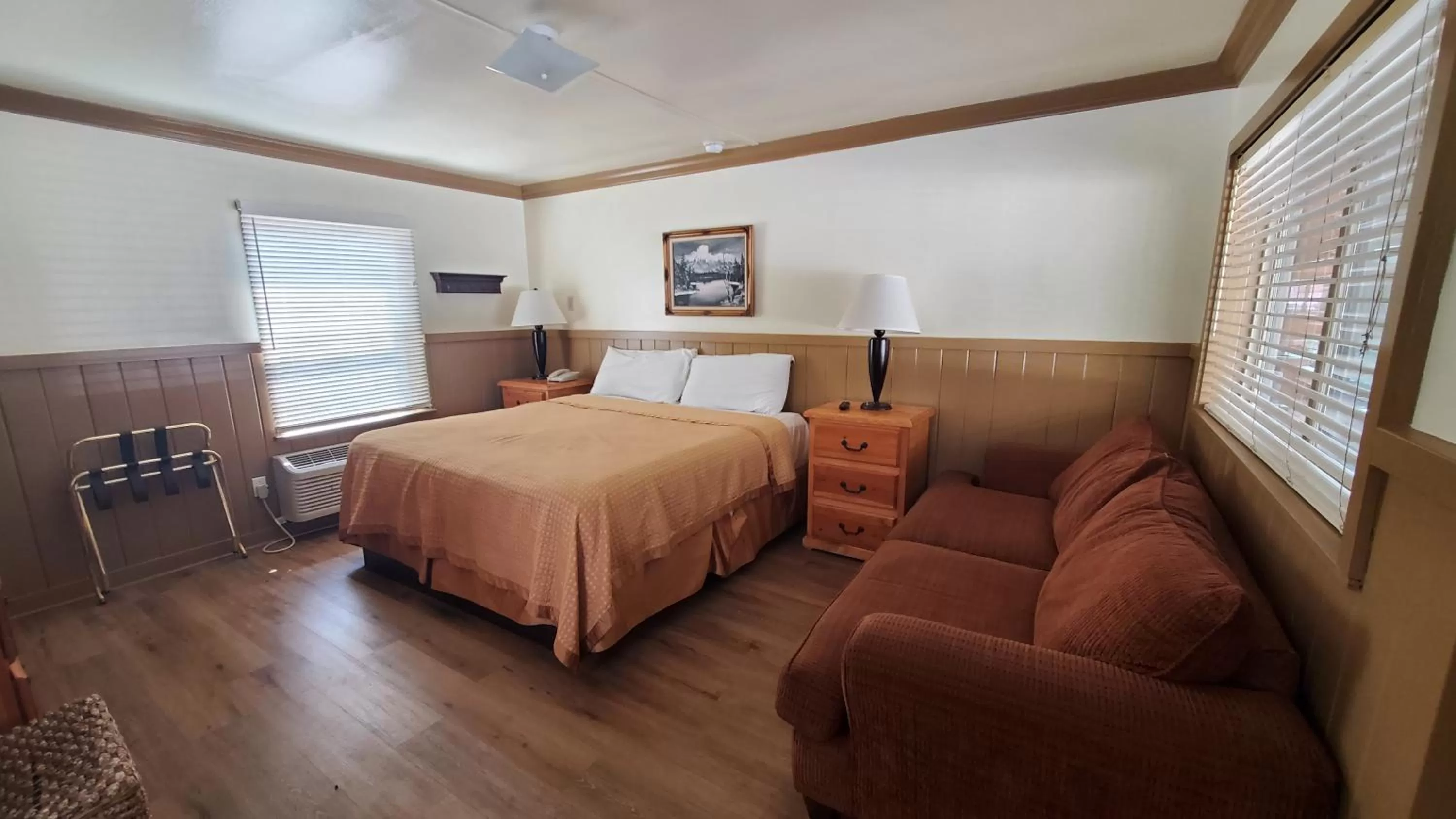 Bed in Kernville Inn