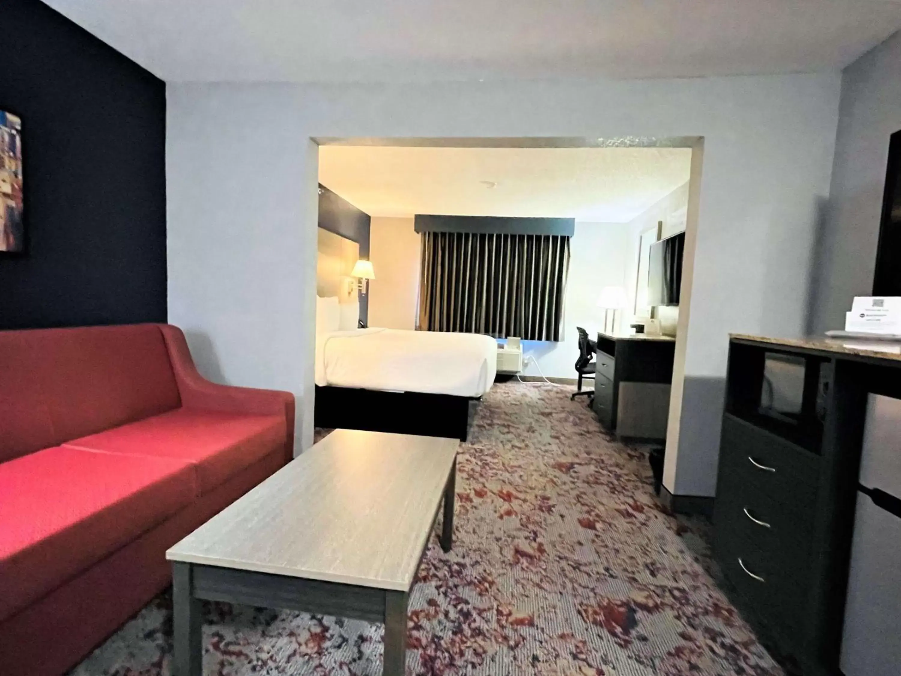 Bedroom, Seating Area in Best Western Kokomo Hotel