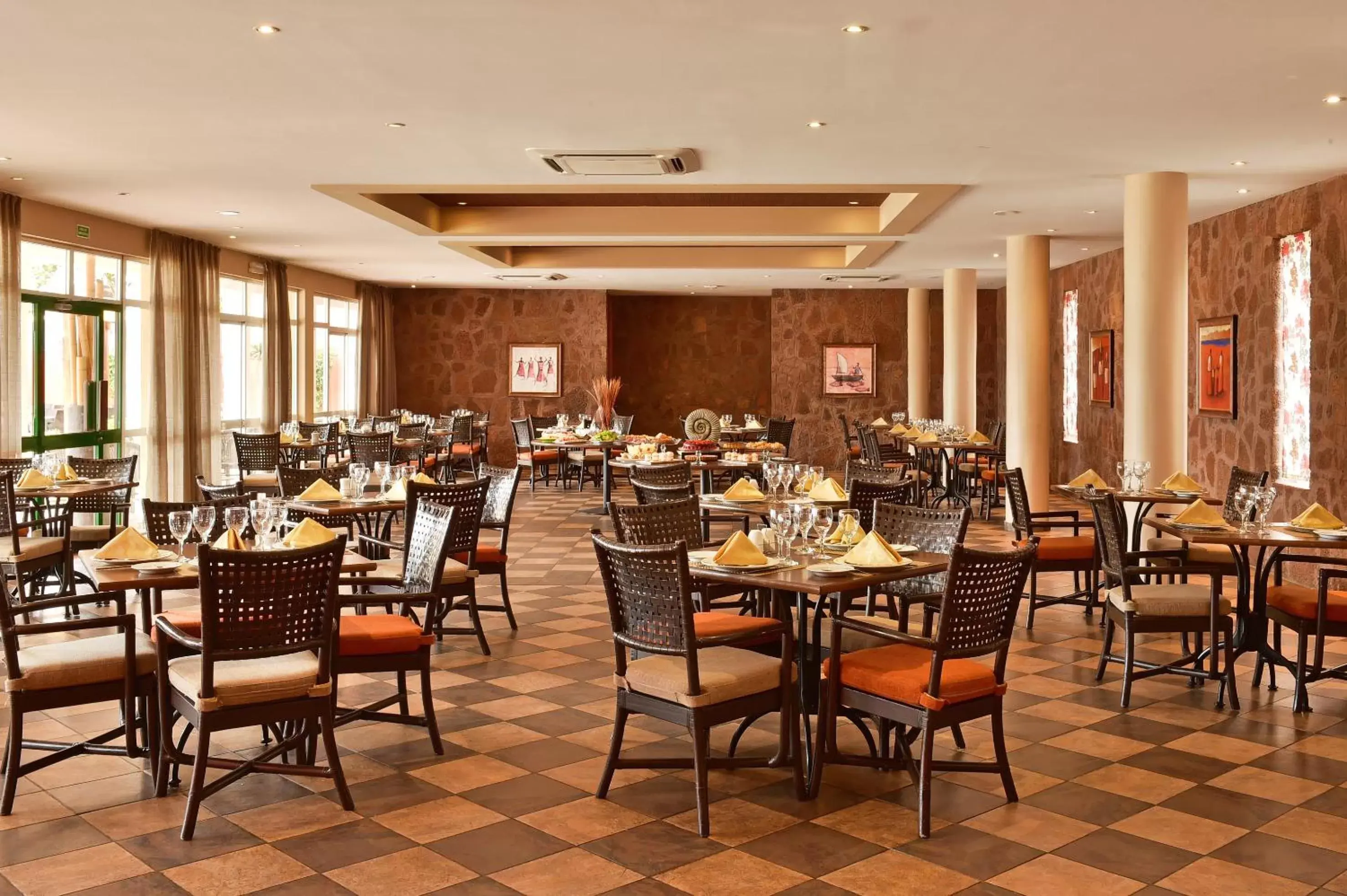 Restaurant/Places to Eat in Pestana Tropico Ocean & City Hotel