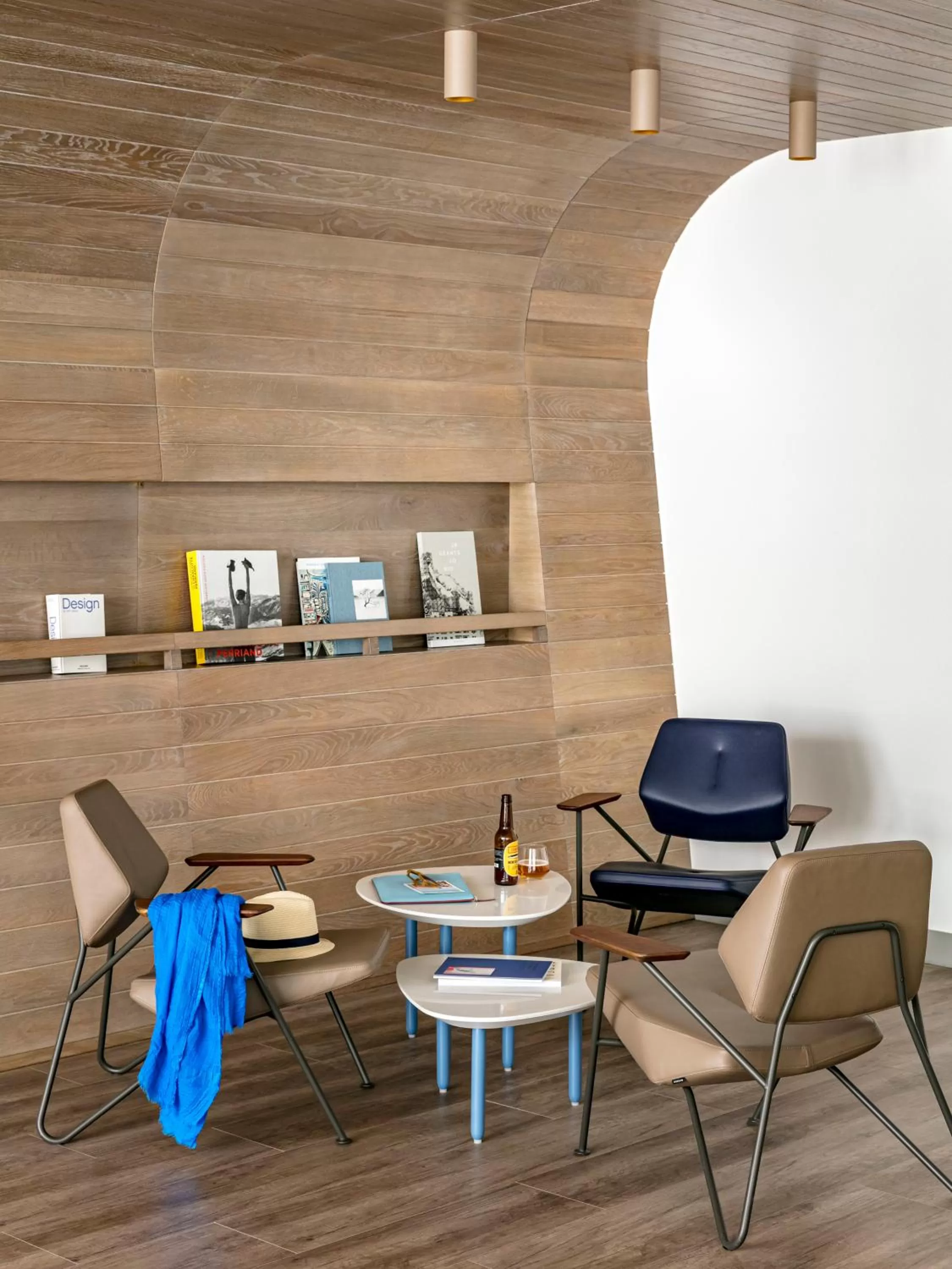 Lounge or bar in OKKO Hotels Toulon Centre