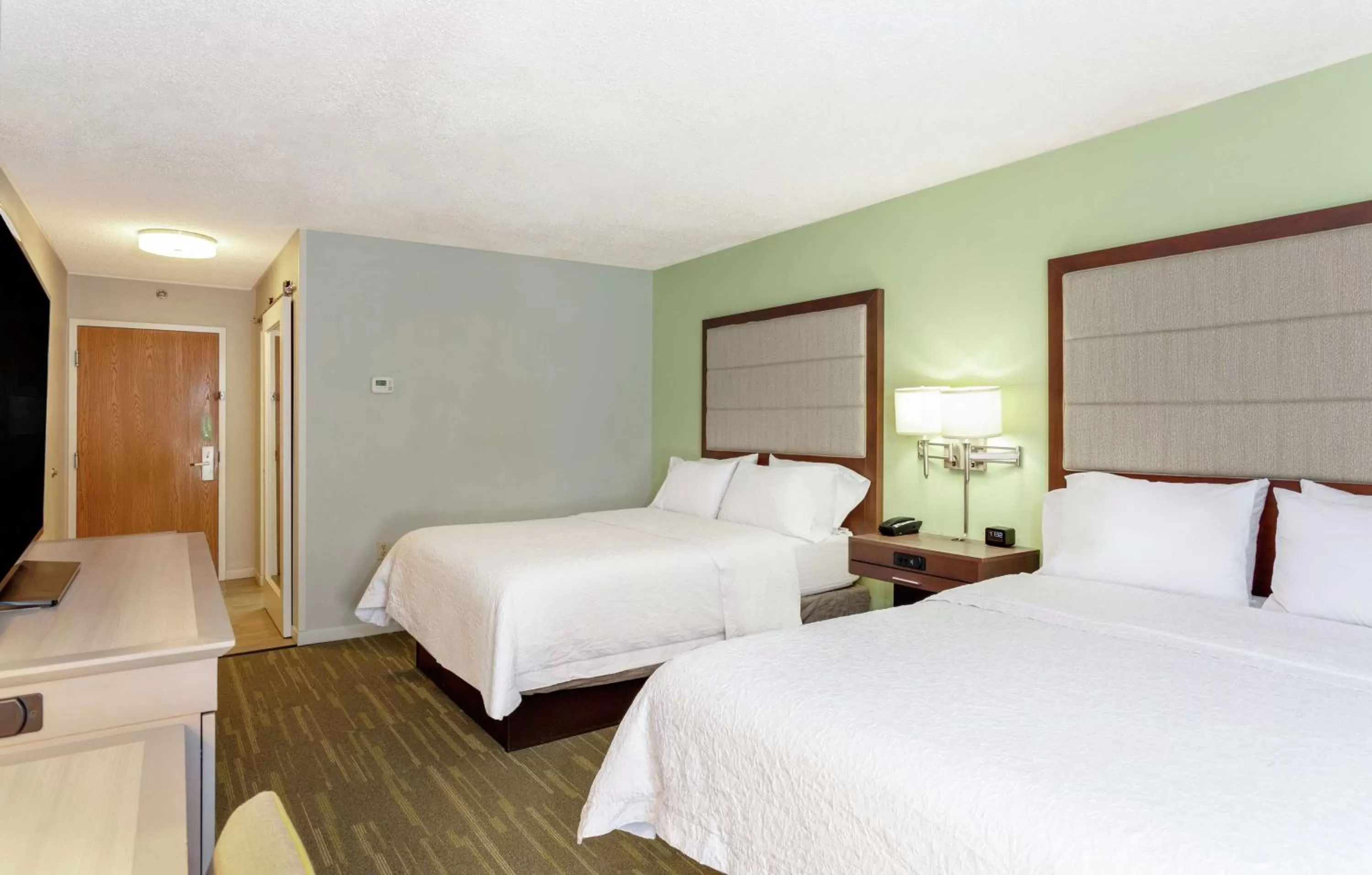 Bedroom, Bed in Hampton Inn Melbourne