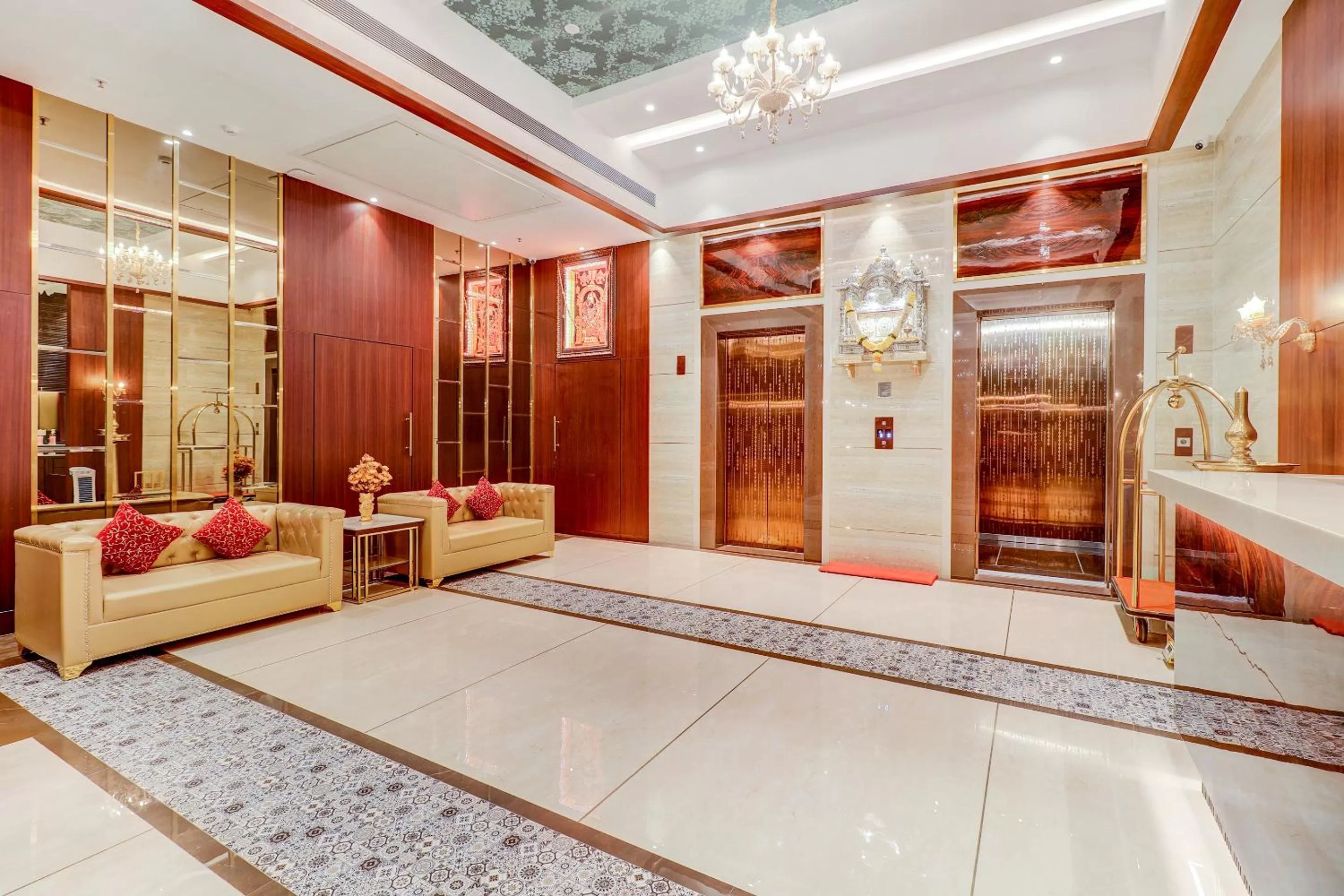 Lobby or reception in Hotel Gurudev Grand