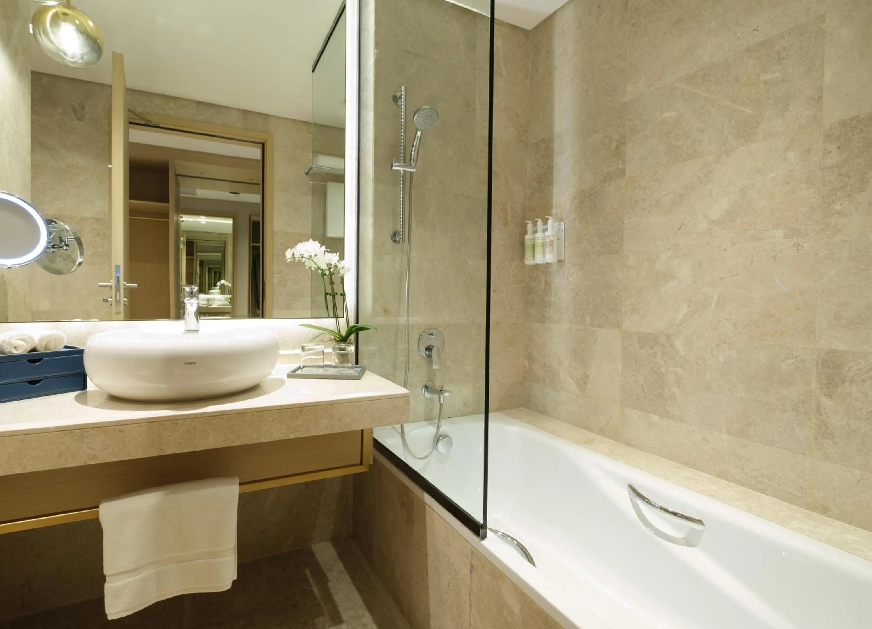 Bathroom in Maani Muscat Hotel & Apartments