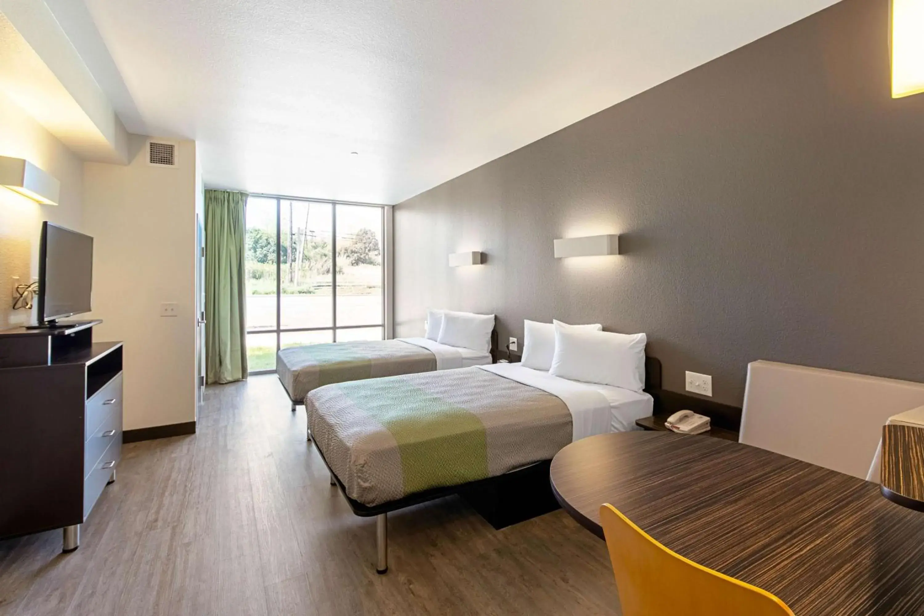 TV and multimedia, Bed in Studio 6 Austin Airport TV and multimedia, Bed in Studio 6 Austin Airport