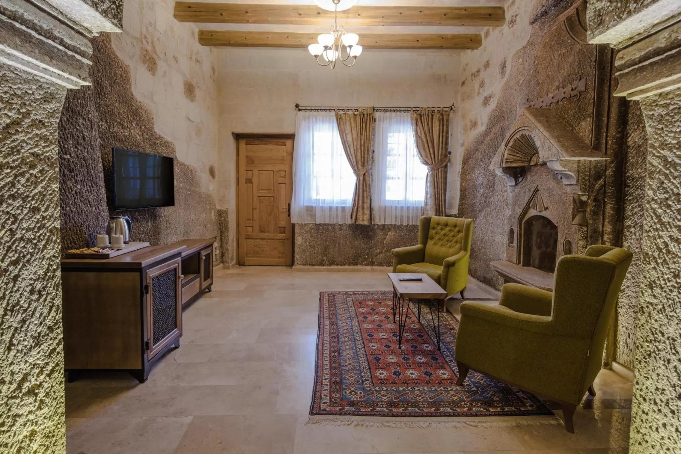 Communal lounge/ TV room in Lunar Cappadocia Hotel