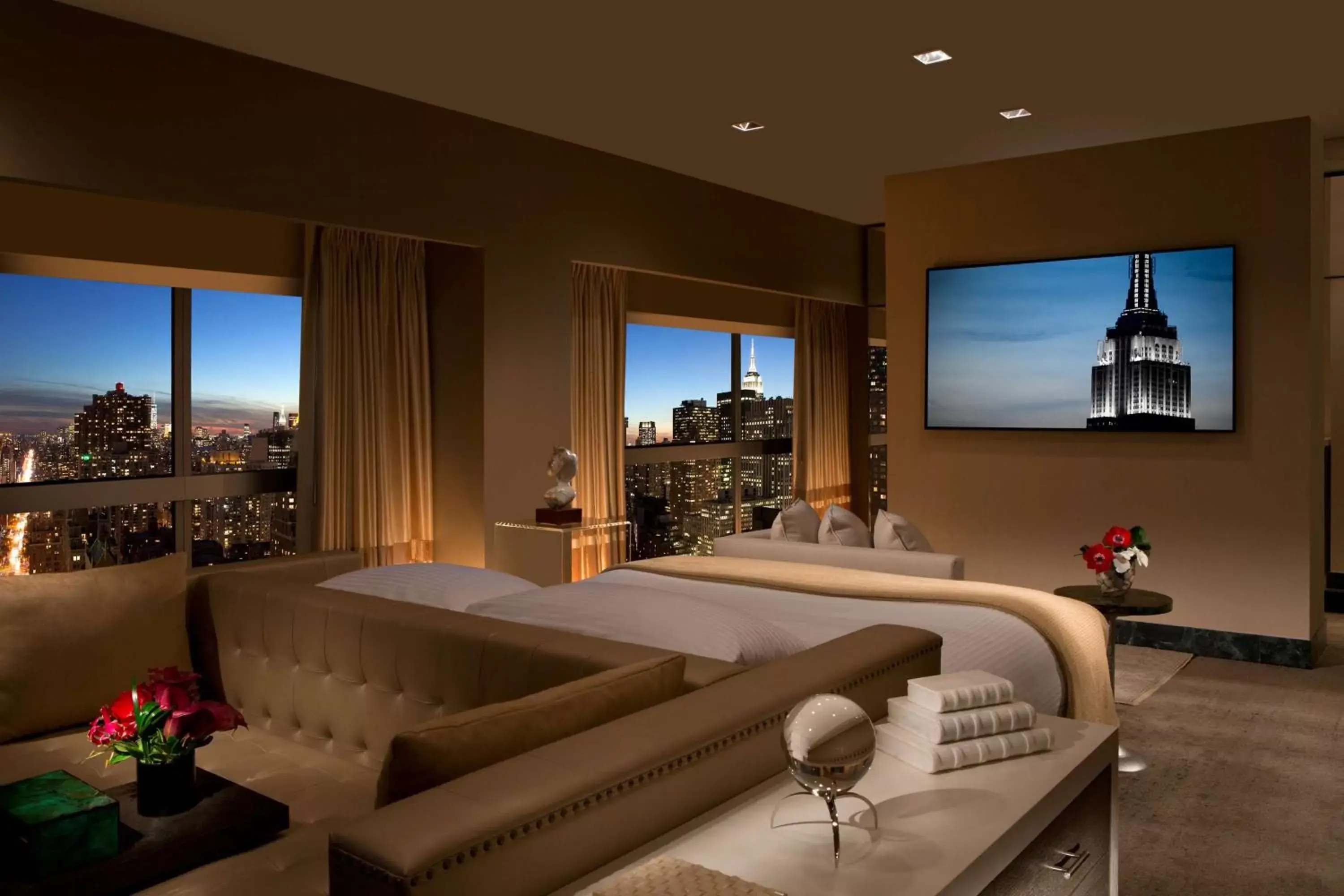 Living room in Millennium Hilton New York One UN Plaza