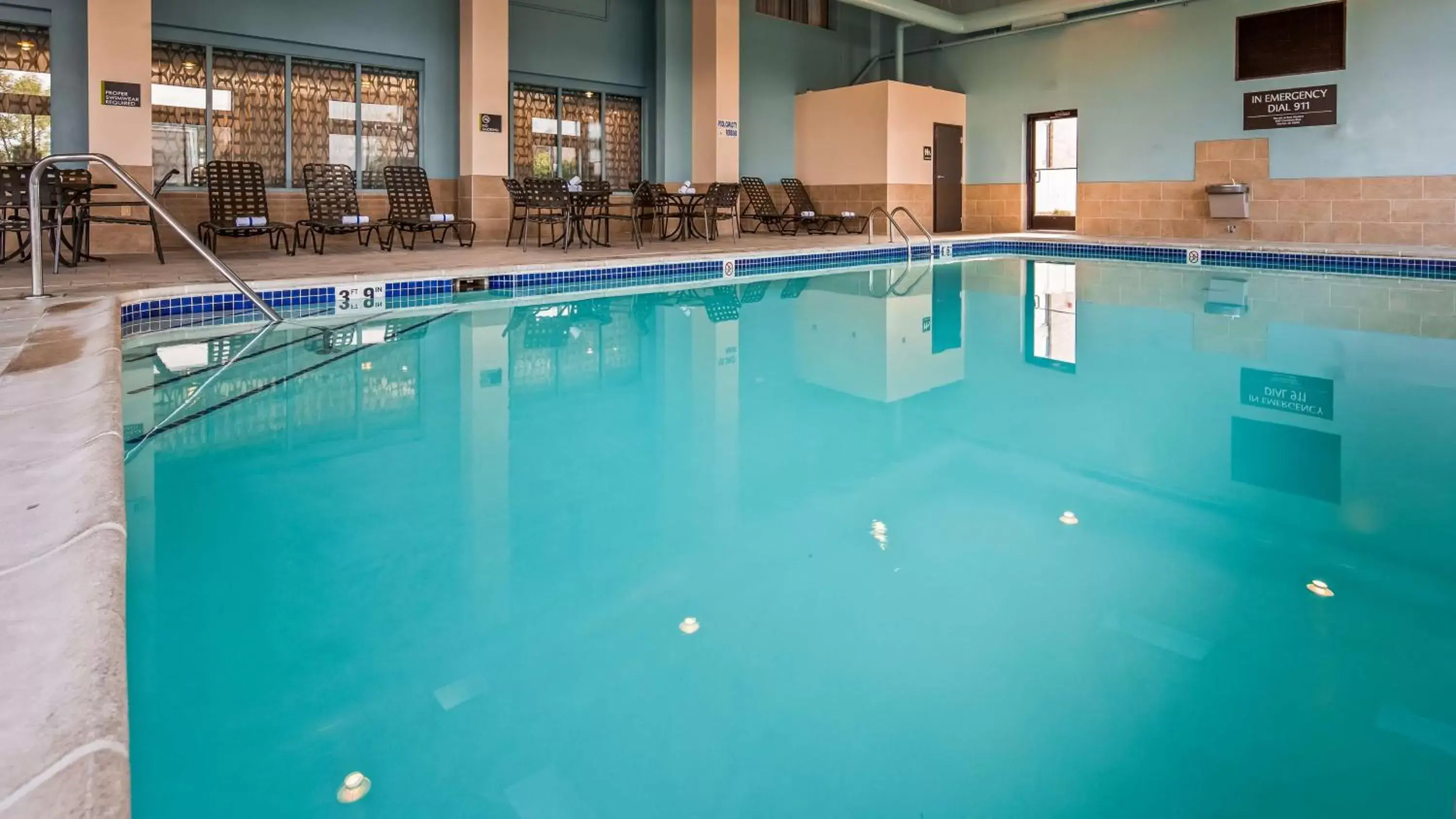 On site, Swimming Pool in Best Western Warren Hotel