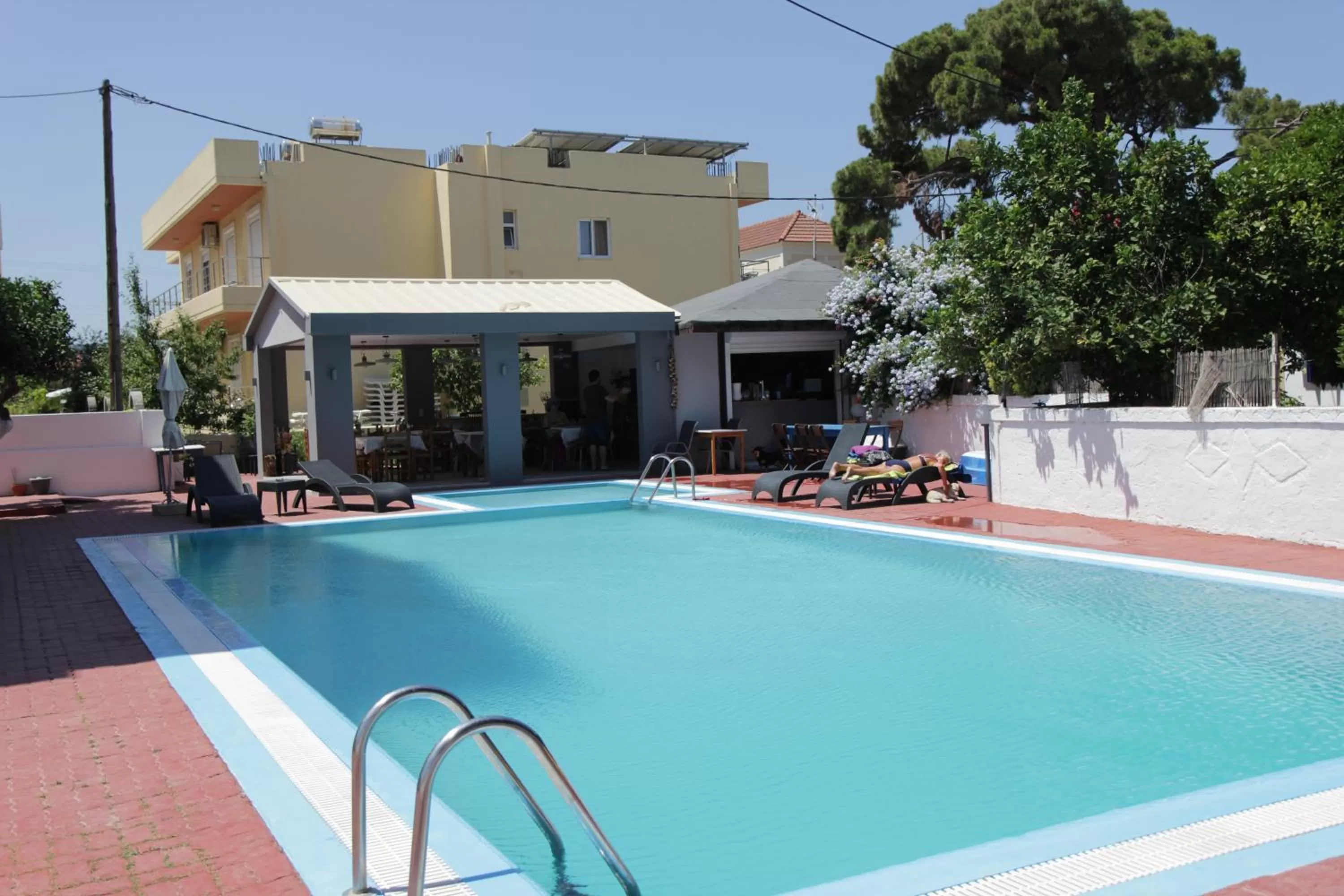 Restaurant/places to eat in Platoni Elite