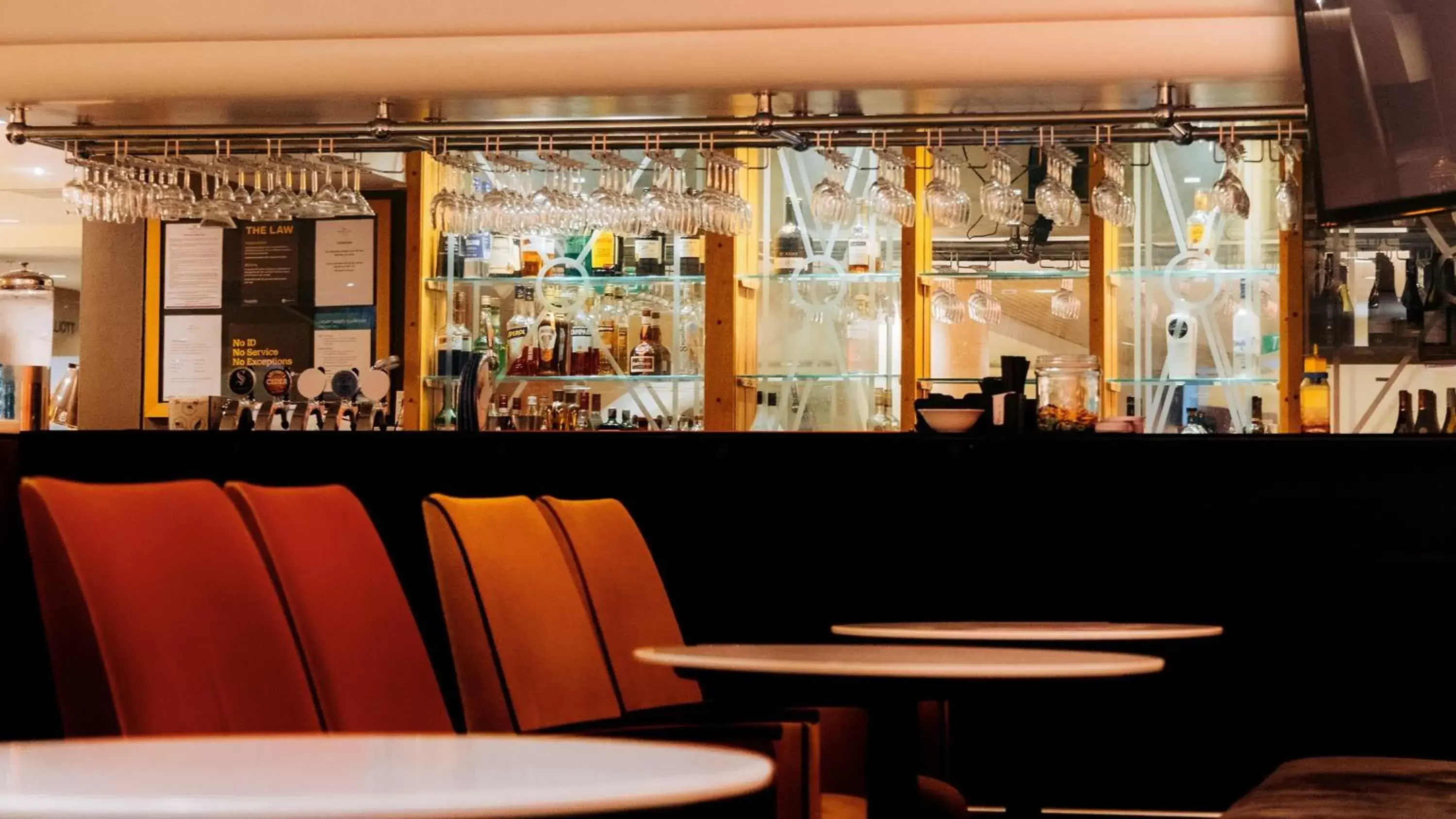 Lounge or bar, Restaurant/Places to Eat in Crowne Plaza Auckland, an IHG Hotel