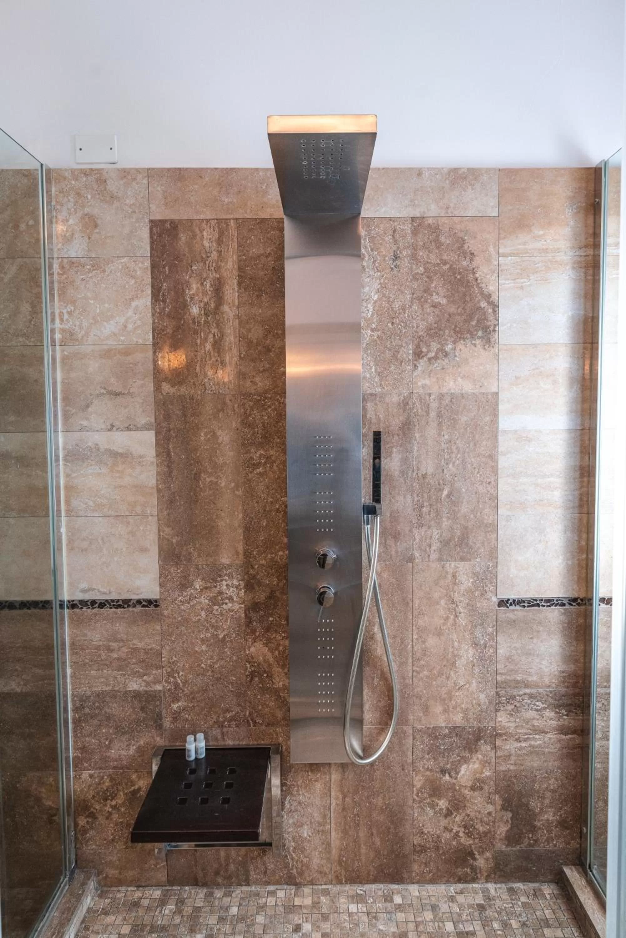 Shower in Villa Noctis