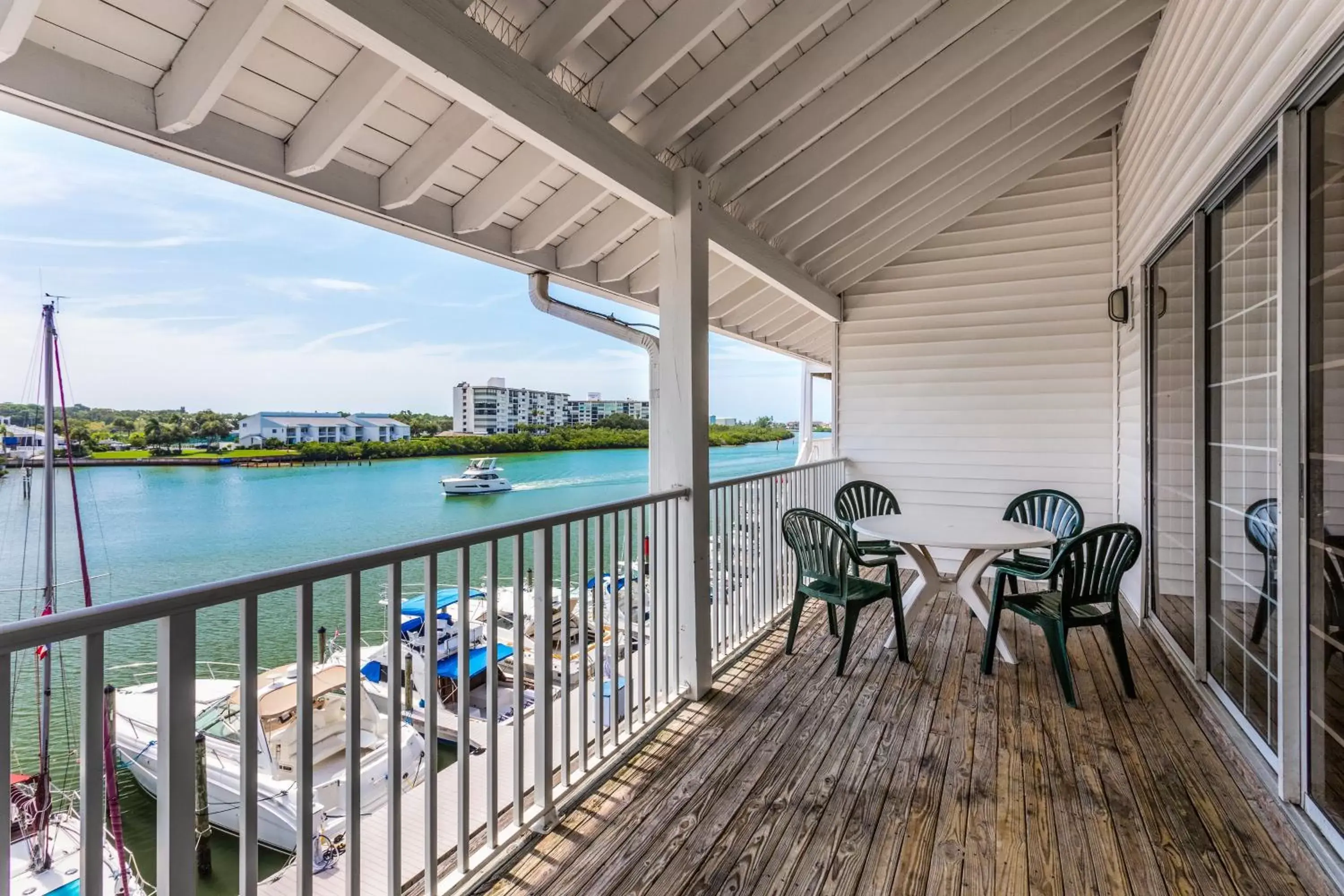Photo of the whole room, Balcony/Terrace in Holiday Inn & Suites Clearwater Beach S-Harbourside