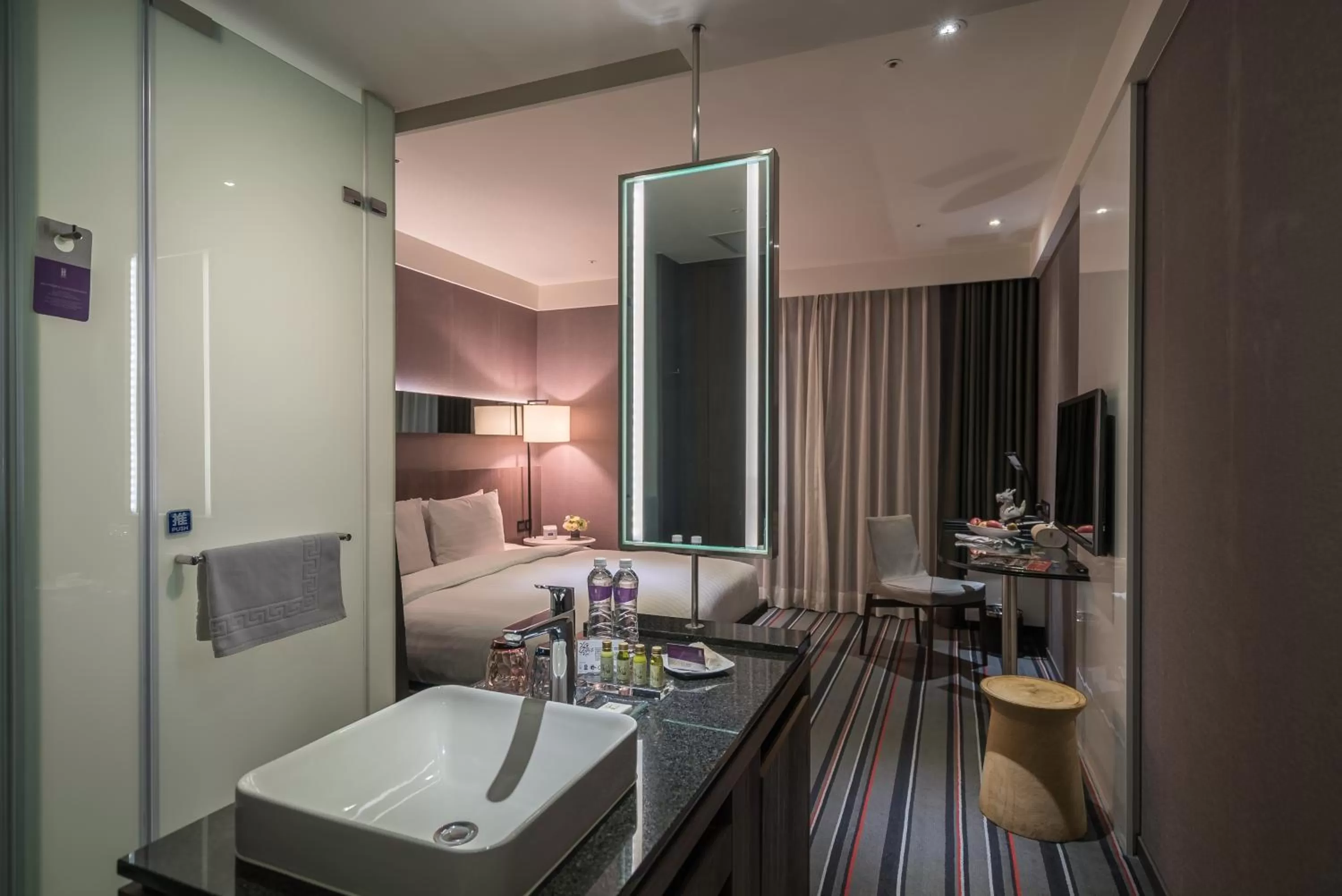 Photo of the whole room, Bed in WESTGATE Hotel