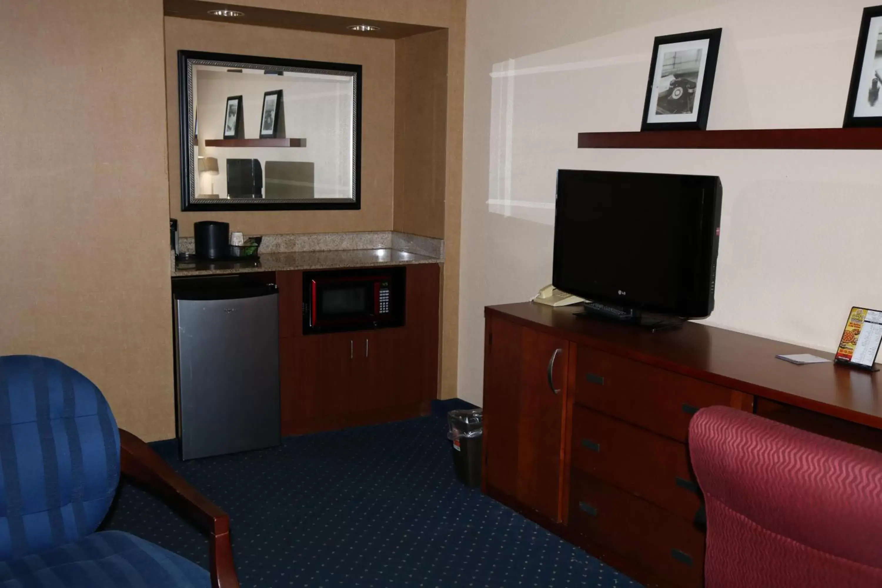 Living room in Baymont by Wyndham Columbia Northwest Living room in Baymont by Wyndham Columbia Northwest