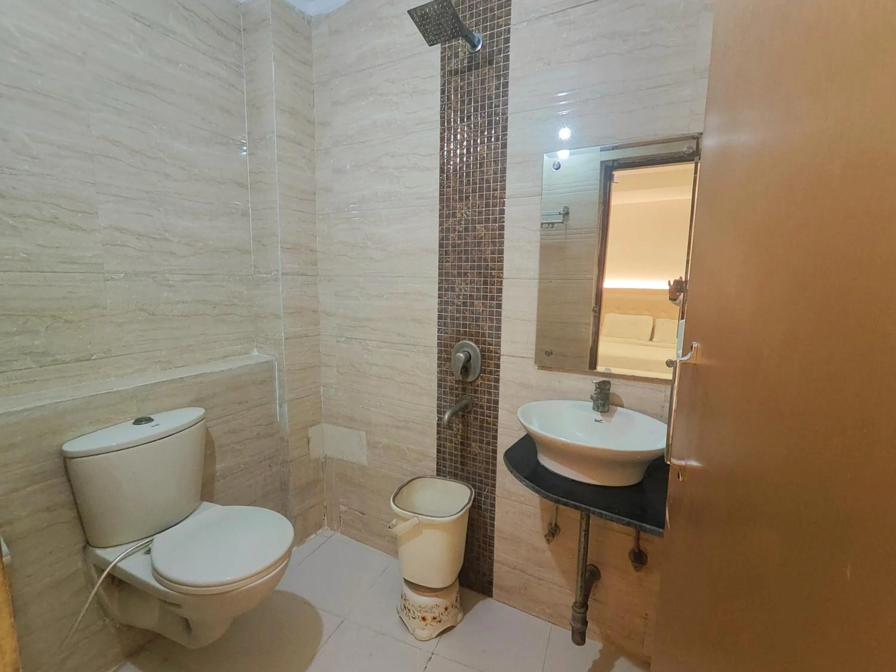 Bathroom in Hotel Nirmal Mahal - Paharganj - New Delhi