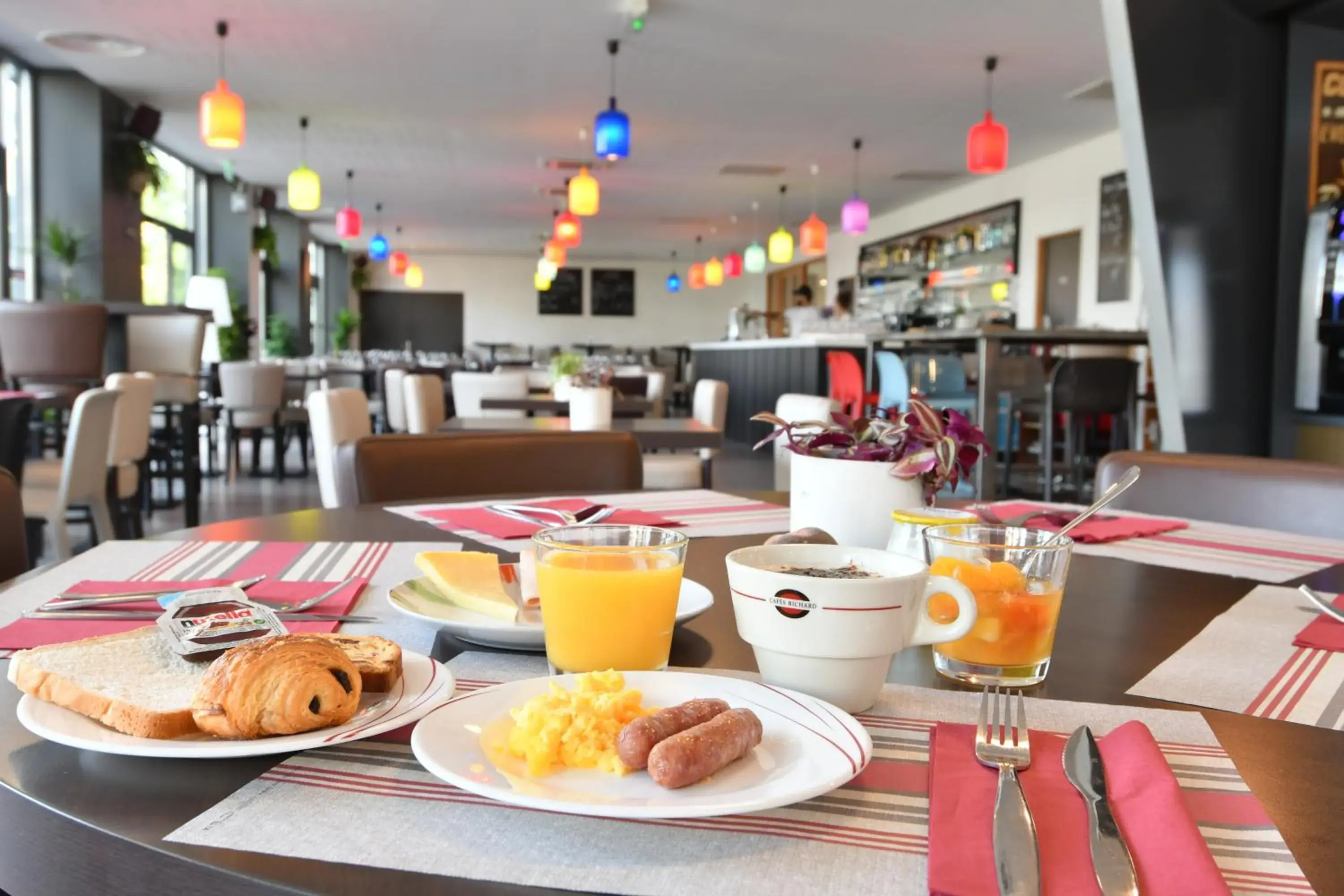 Buffet breakfast, Restaurant/Places to Eat in Appart-Hôtel Mer & Golf City Bordeaux - Bruges