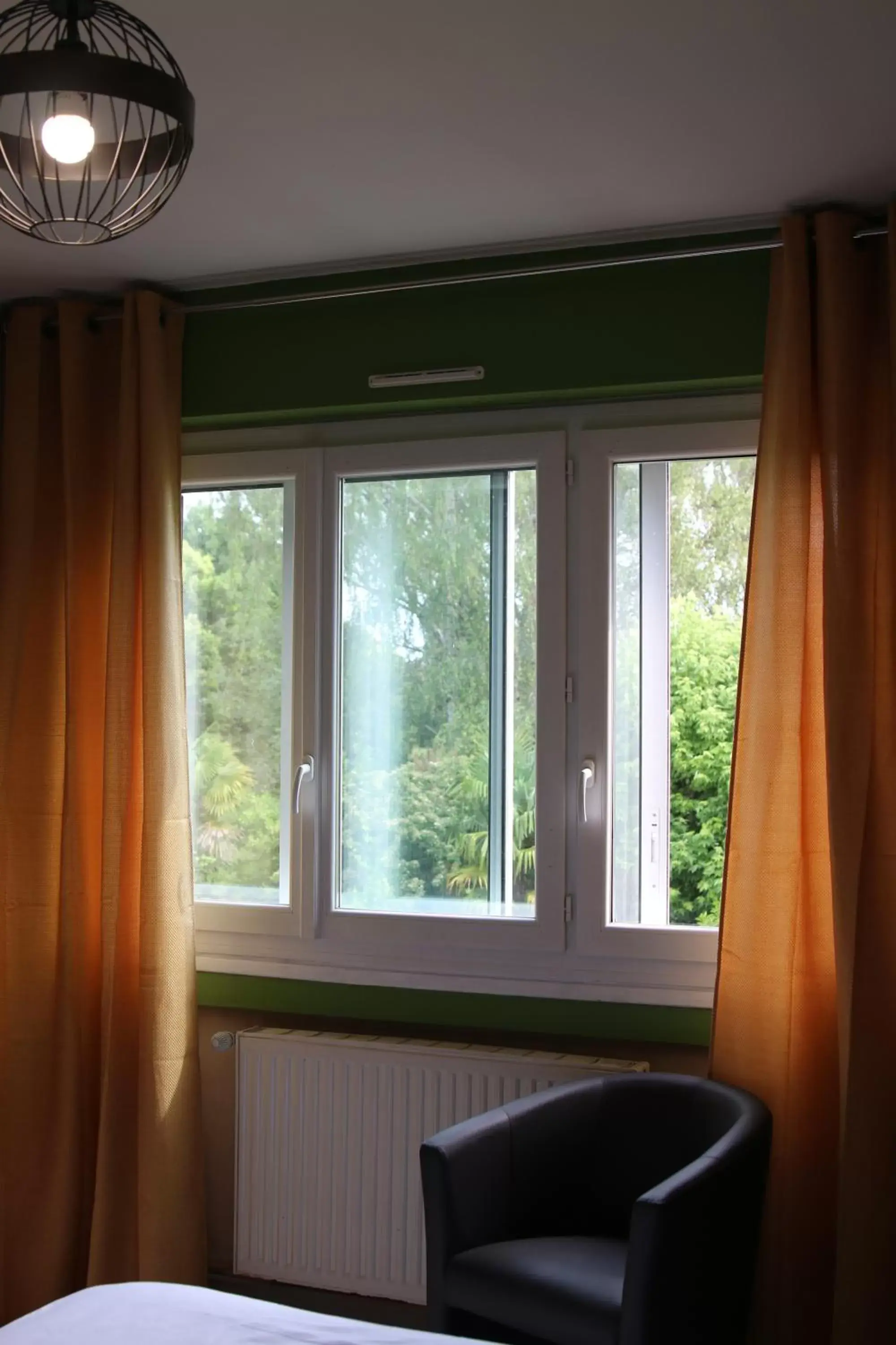 Bedroom, Seating Area in The Originals City, Hôtel Rive Droite, Albi "Quartier Madeleine"