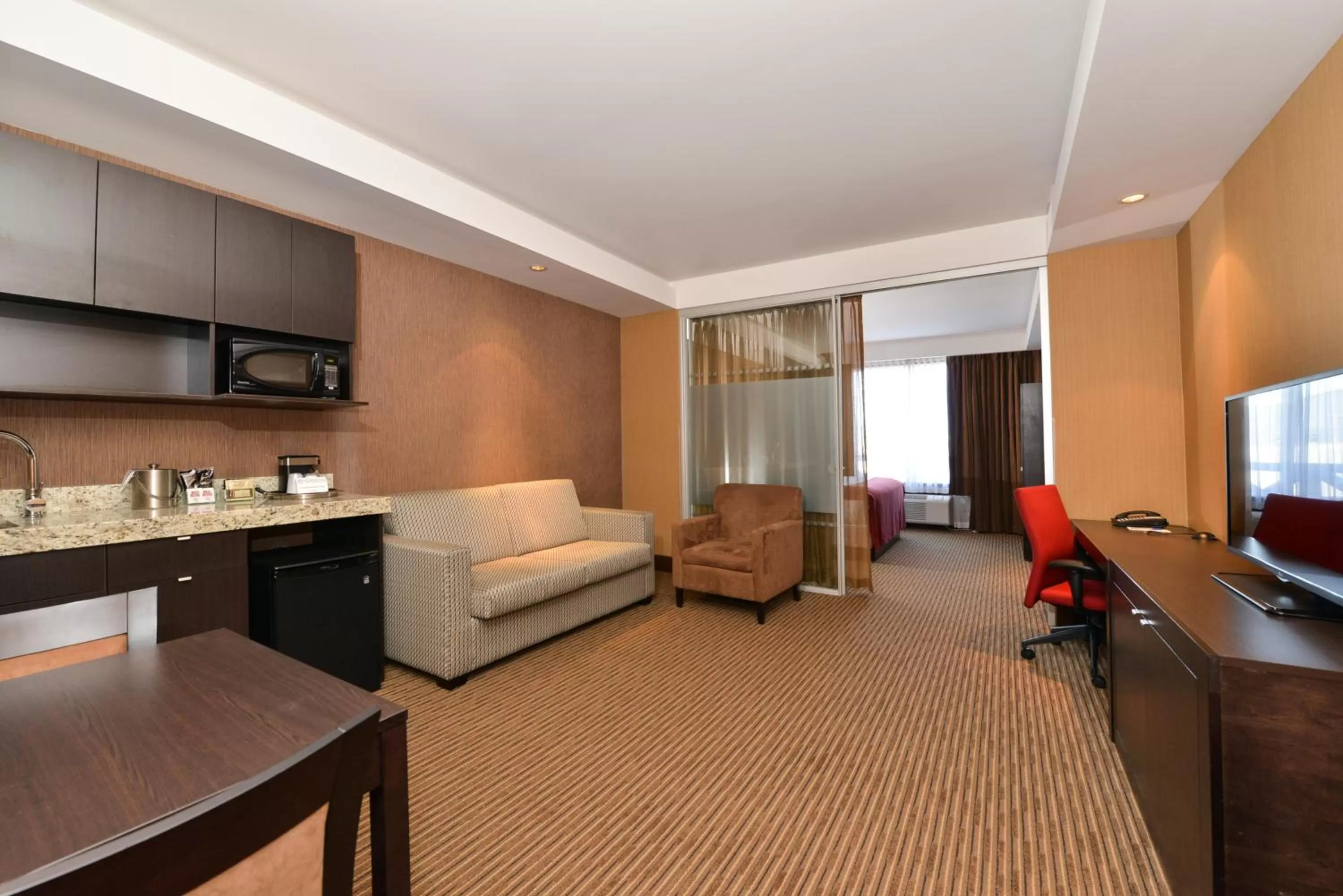 Living room in Edmonton Hotel & Convention Center Edmonton