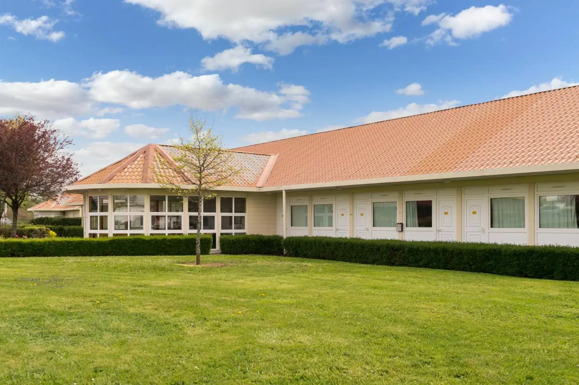 Property Building in The Originals Access Aéroport, Hôtel Aurillac