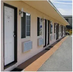 Facade/entrance, Property Building in Tower Motel Long Beach