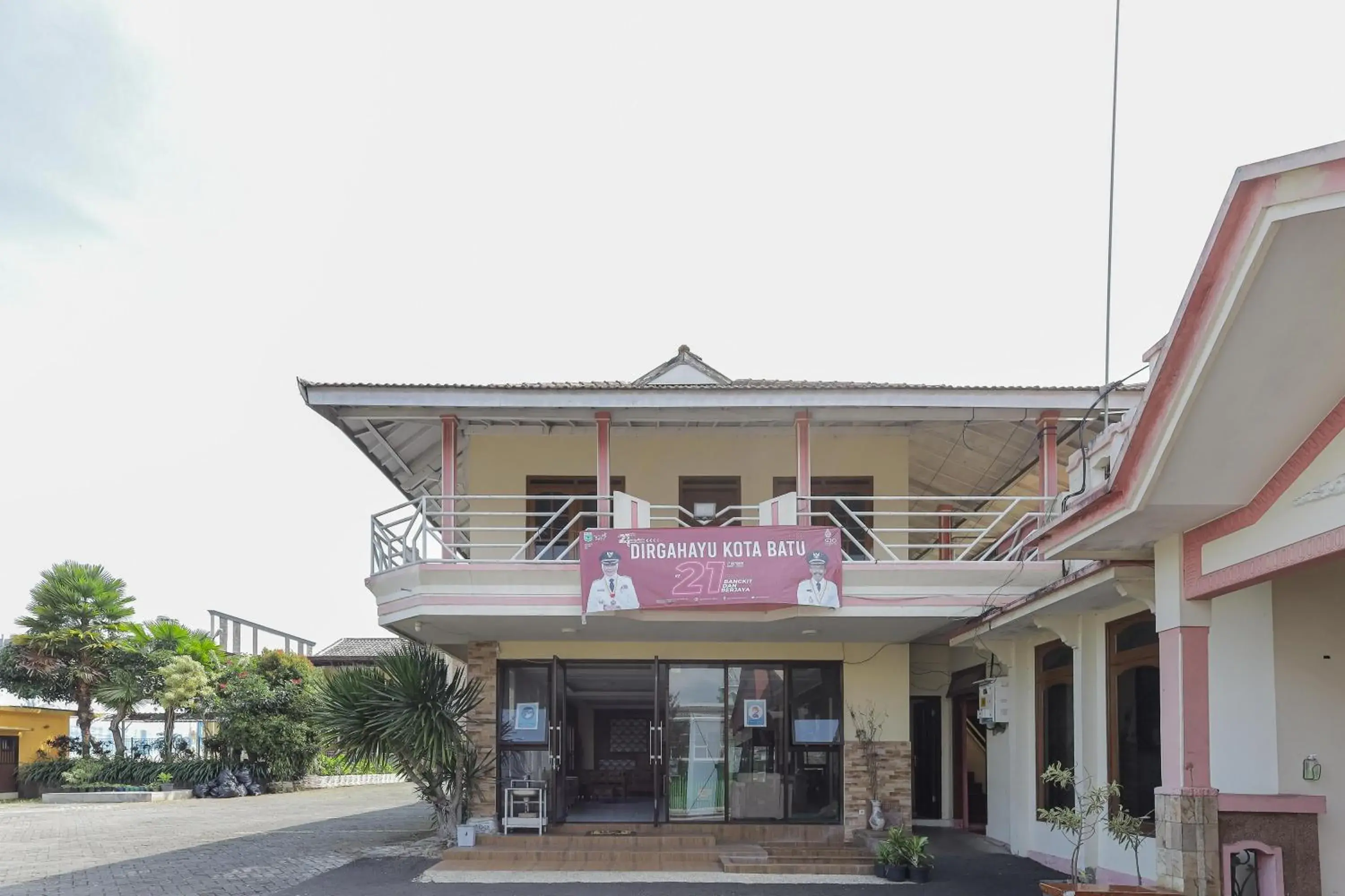 Property Building in OYO 564 Bunga Matahari Guest House And Hotel