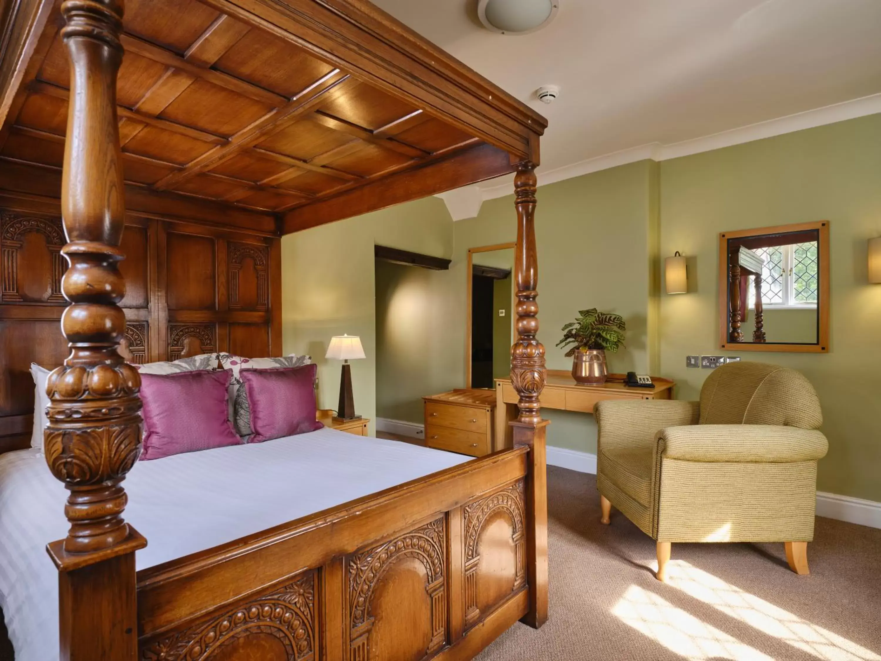 Bed in The Kingfisher Bed in The Kingfisher
