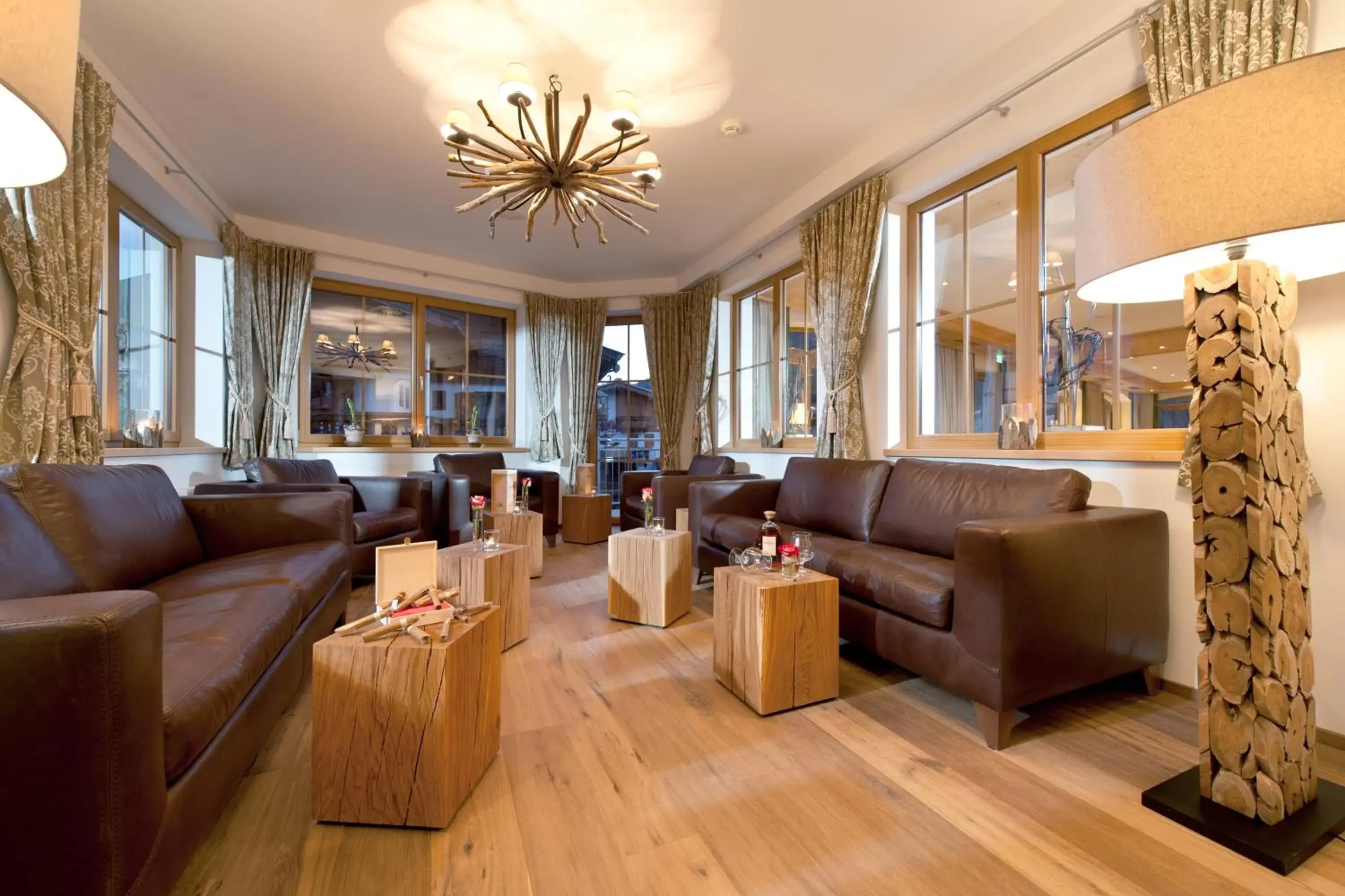 Lounge or bar, Seating Area in Alpen Glück Hotel Kirchberger Hof