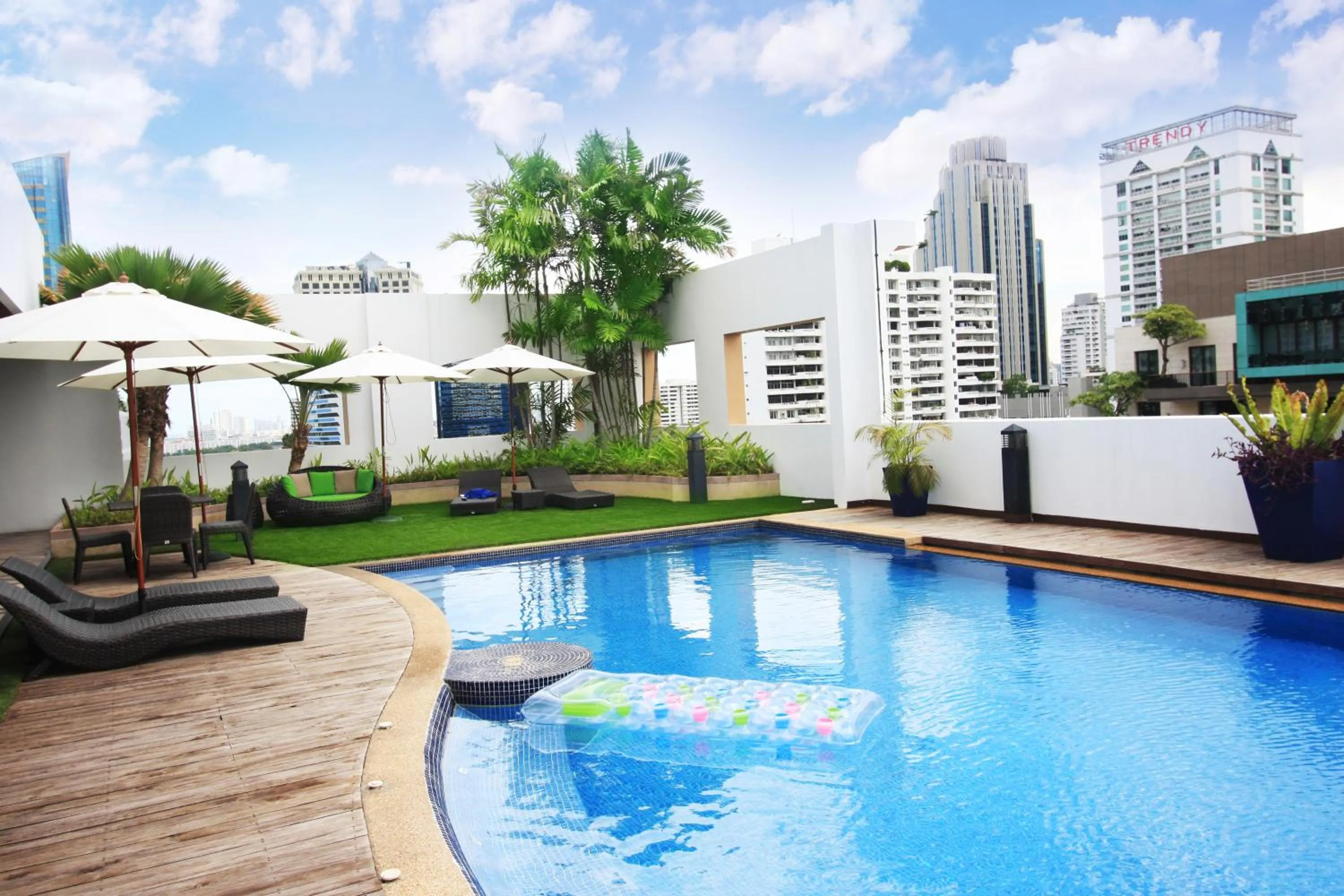 Swimming pool in Grand Mercure Bangkok Asoke Residence