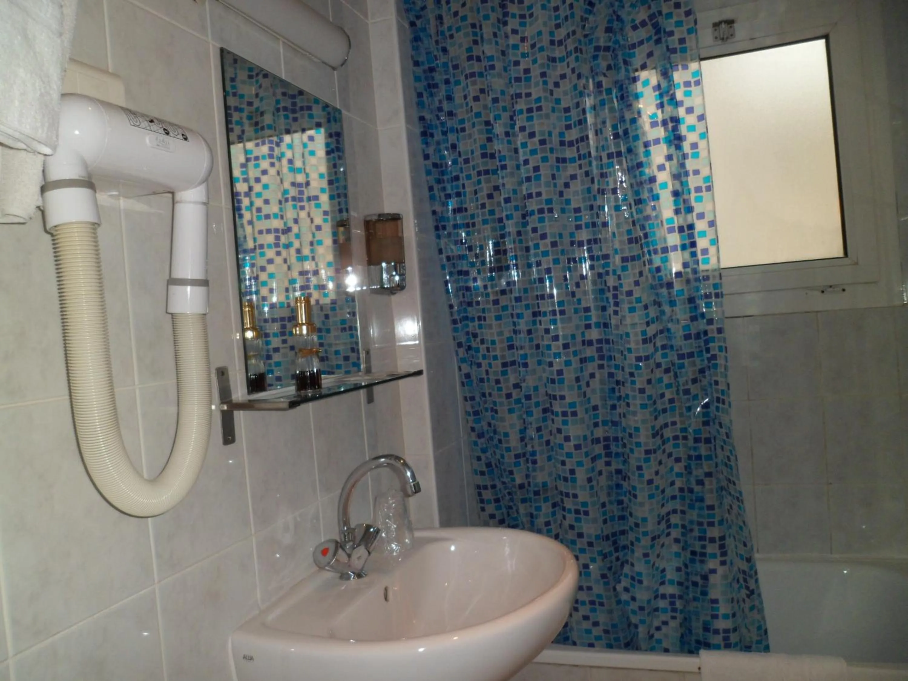 Bathroom in Hôtel De Paris Opera