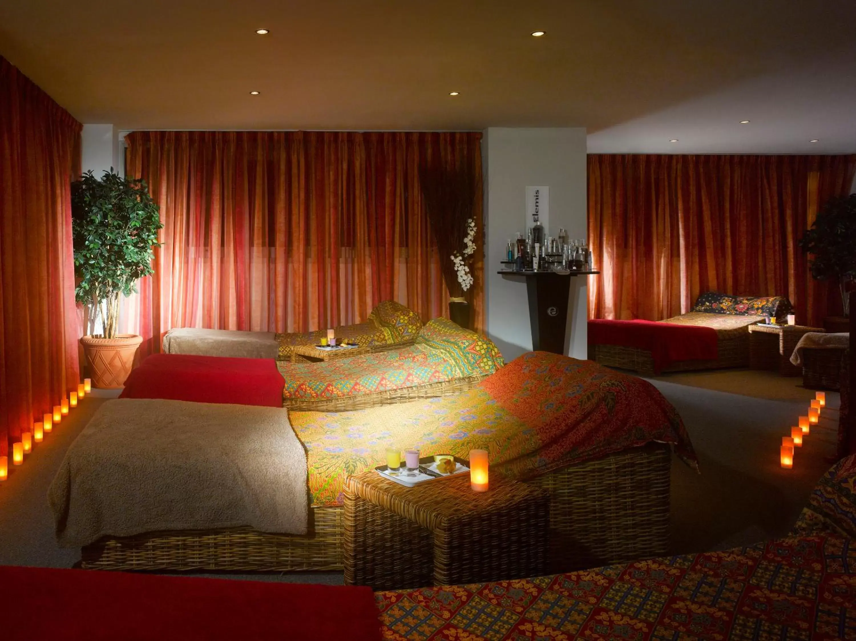 Spa and wellness centre/facilities, Bed in Radisson BLU Hotel & Spa, Little Island Cork