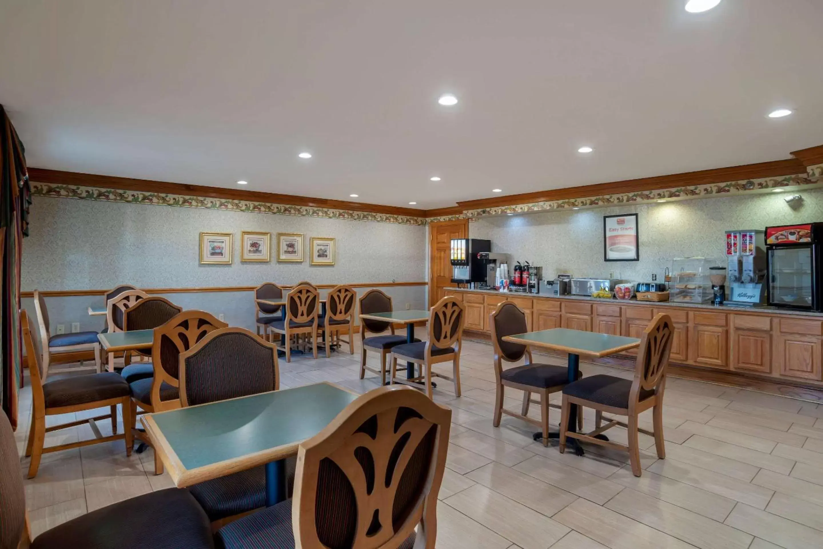 Restaurant/Places to Eat in Econo Lodge Inn & Suites Flowood