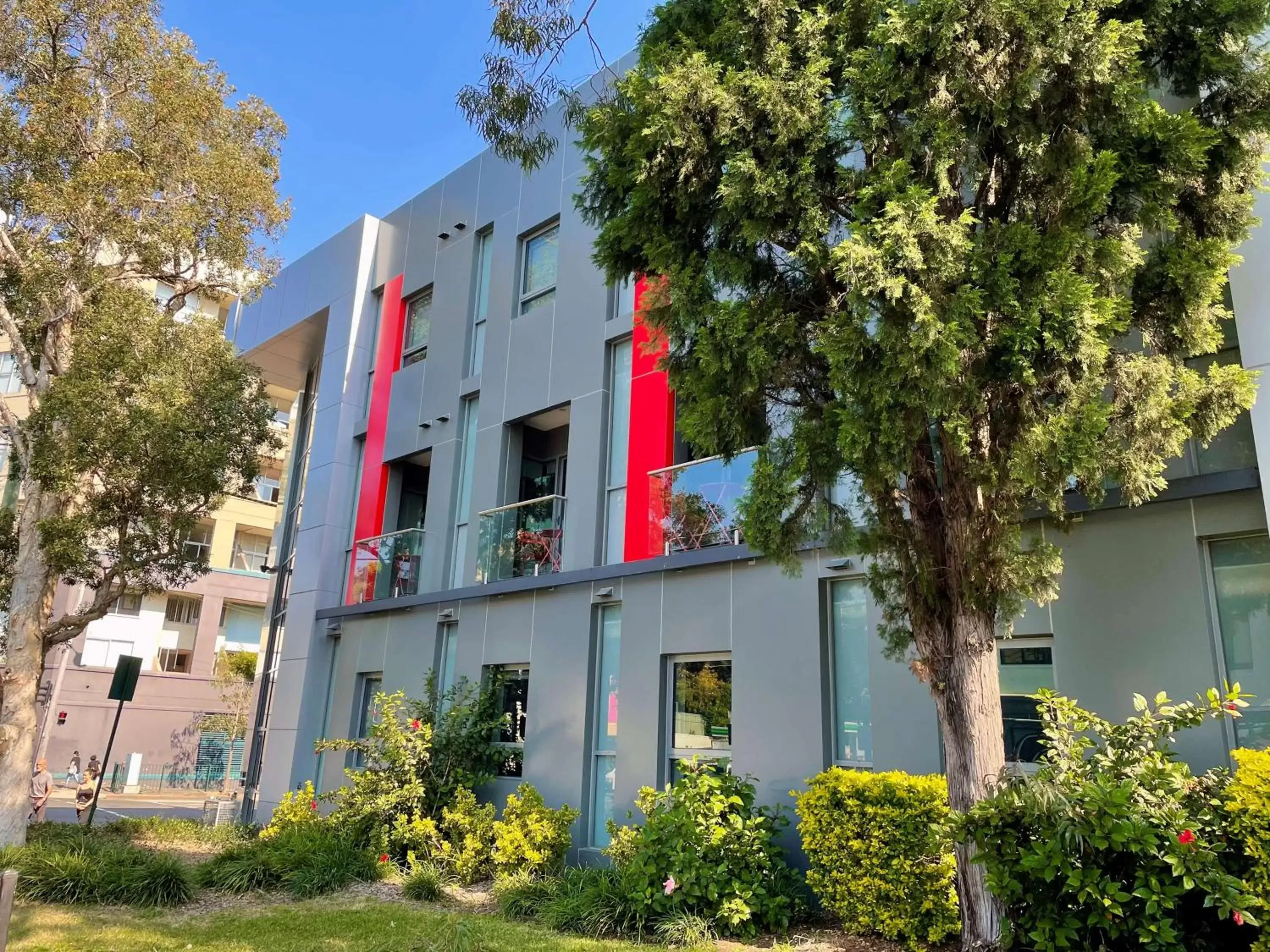 Property building in Best Western Plus Camperdown Suites Property building in Best Western Plus Camperdown Suites