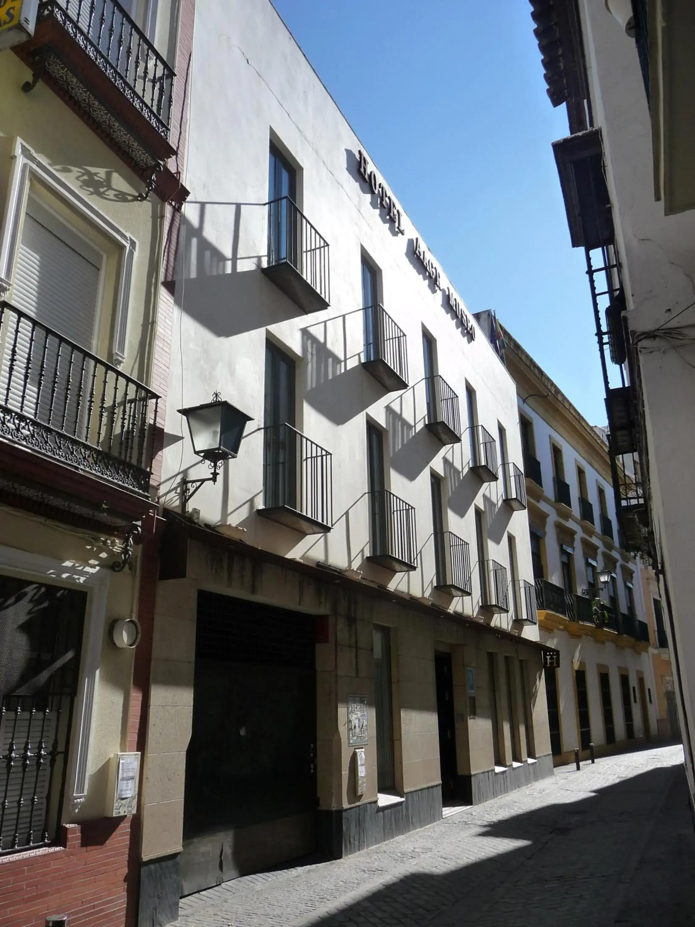 Facade/entrance, Property Building in Hotel AACR Museo