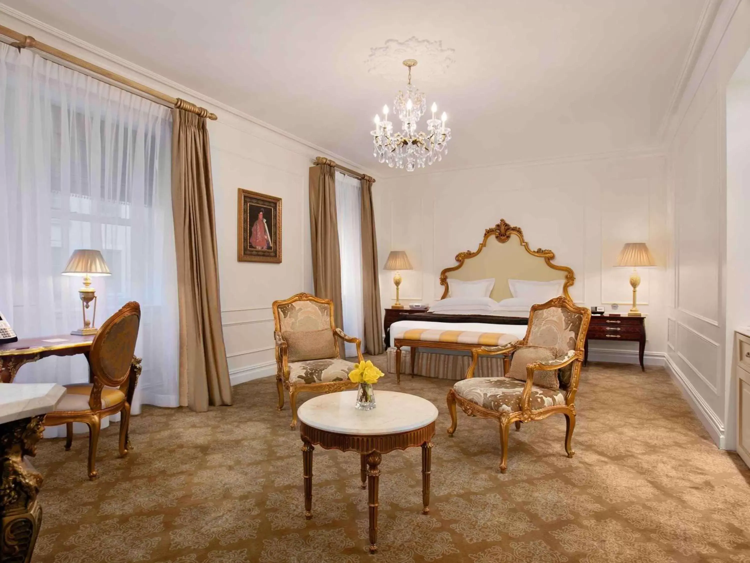 Grand Luxe Room in The Plaza