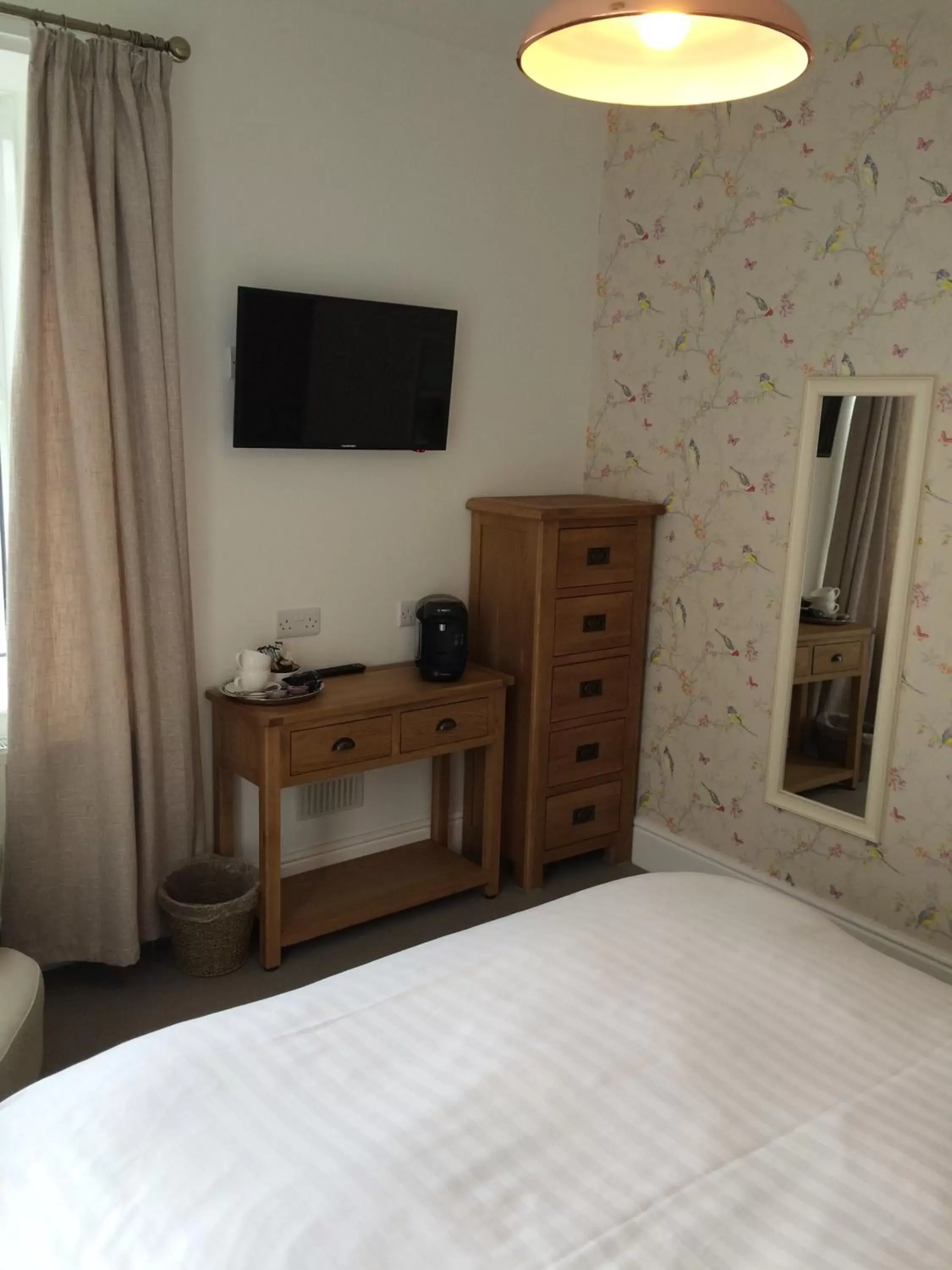 Bedroom, TV/Entertainment Center in Portreath Arms